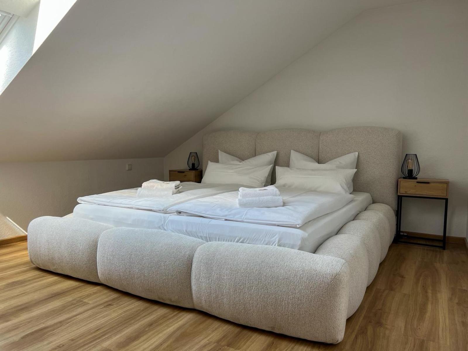 MaMa-Apartments - Netflix, Balkon, Arbeitsplatz, WIFI, Waschmaschine, familienfreundlich, kostenloser Parkplatz - 125 qm