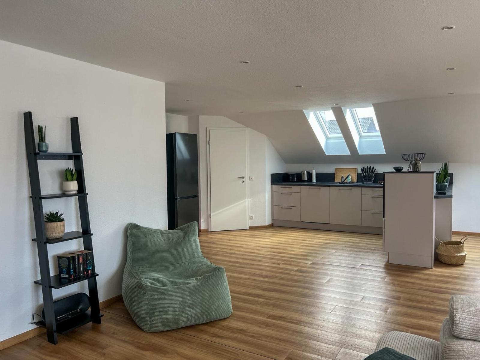 MaMa-Apartments - Netflix, Balkon, Arbeitsplatz, WIFI, Waschmaschine, familienfreundlich, kostenloser Parkplatz - 125 qm
