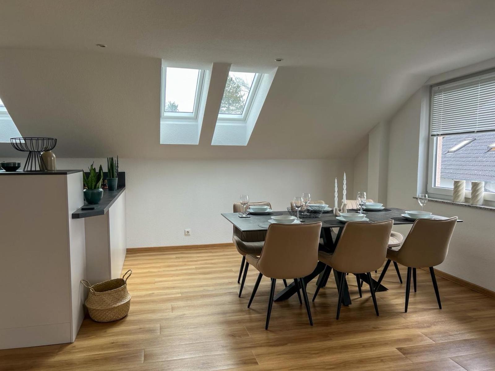 MaMa-Apartments - Netflix, Balkon, Arbeitsplatz, WIFI, Waschmaschine, familienfreundlich, kostenloser Parkplatz - 125 qm