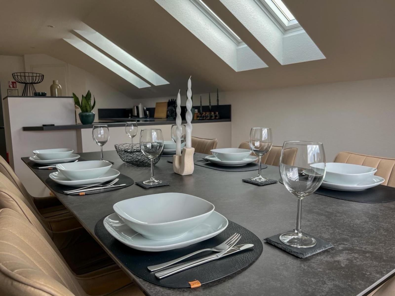 MaMa-Apartments - Netflix, Balkon, Arbeitsplatz, WIFI, Waschmaschine, familienfreundlich, kostenloser Parkplatz - 125 qm