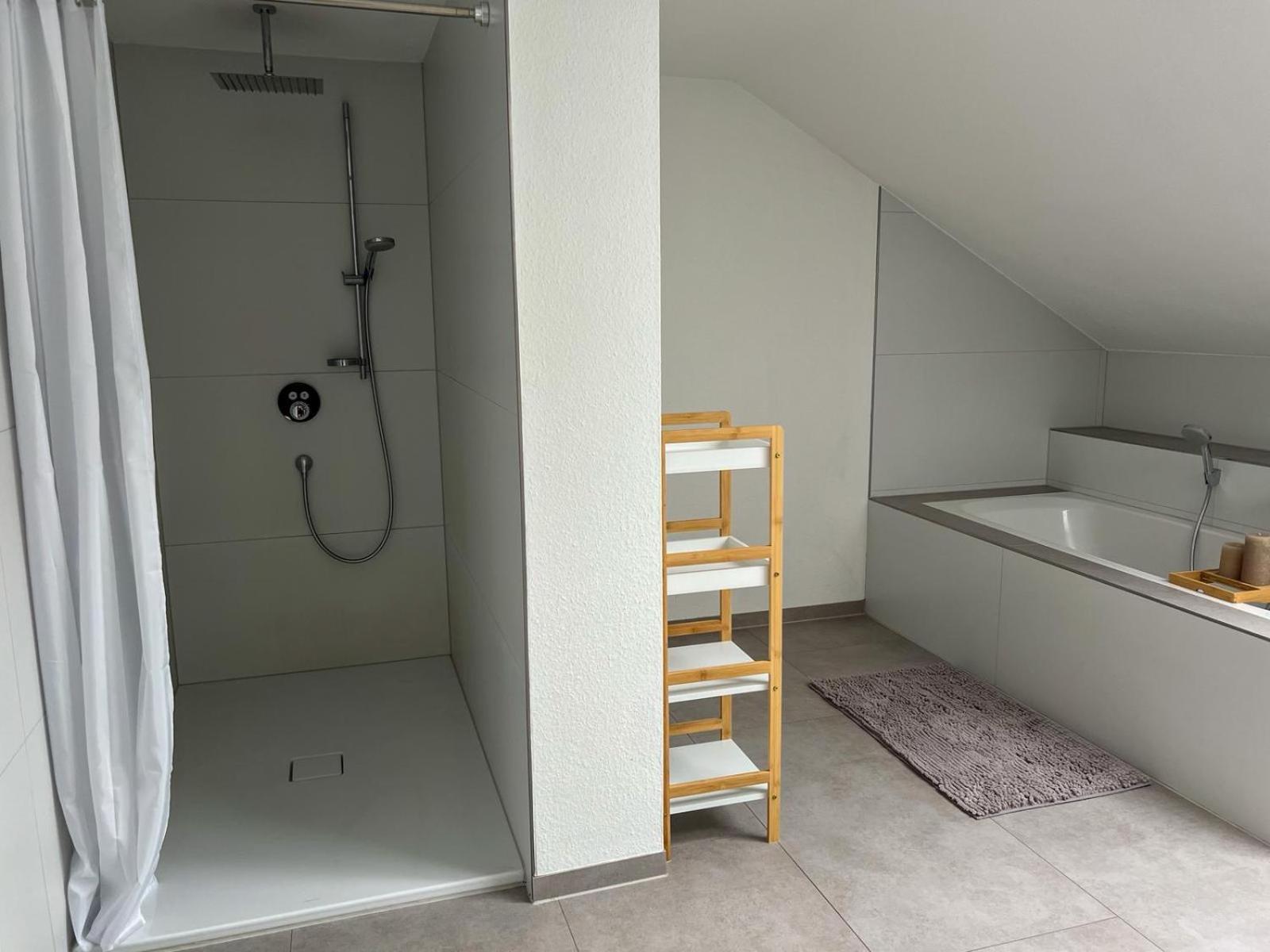 MaMa-Apartments - Netflix, Balkon, Arbeitsplatz, WIFI, Waschmaschine, familienfreundlich, kostenloser Parkplatz - 125 qm