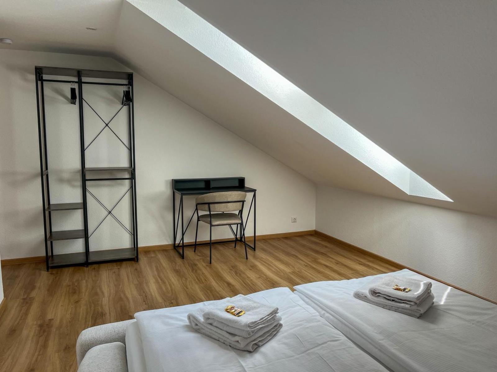 MaMa-Apartments - Netflix, Balkon, Arbeitsplatz, WIFI, Waschmaschine, familienfreundlich, kostenloser Parkplatz - 125 qm