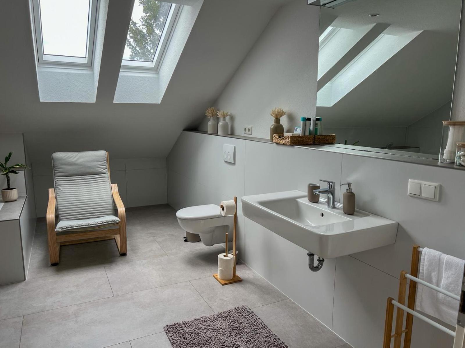 MaMa-Apartments - Netflix, Balkon, Arbeitsplatz, WIFI, Waschmaschine, familienfreundlich, kostenloser Parkplatz - 125 qm