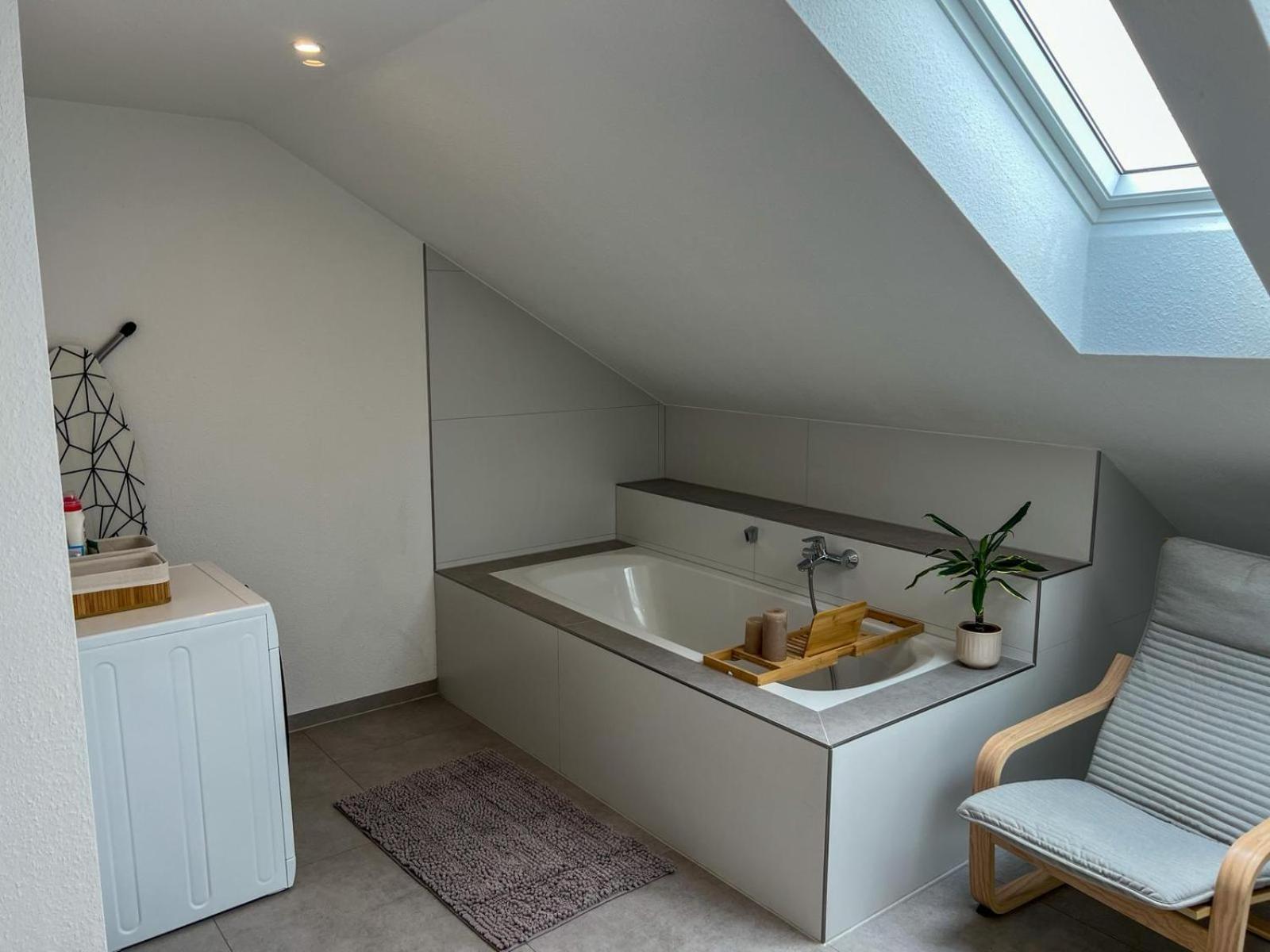 MaMa-Apartments - Netflix, Balkon, Arbeitsplatz, WIFI, Waschmaschine, familienfreundlich, kostenloser Parkplatz - 125 qm