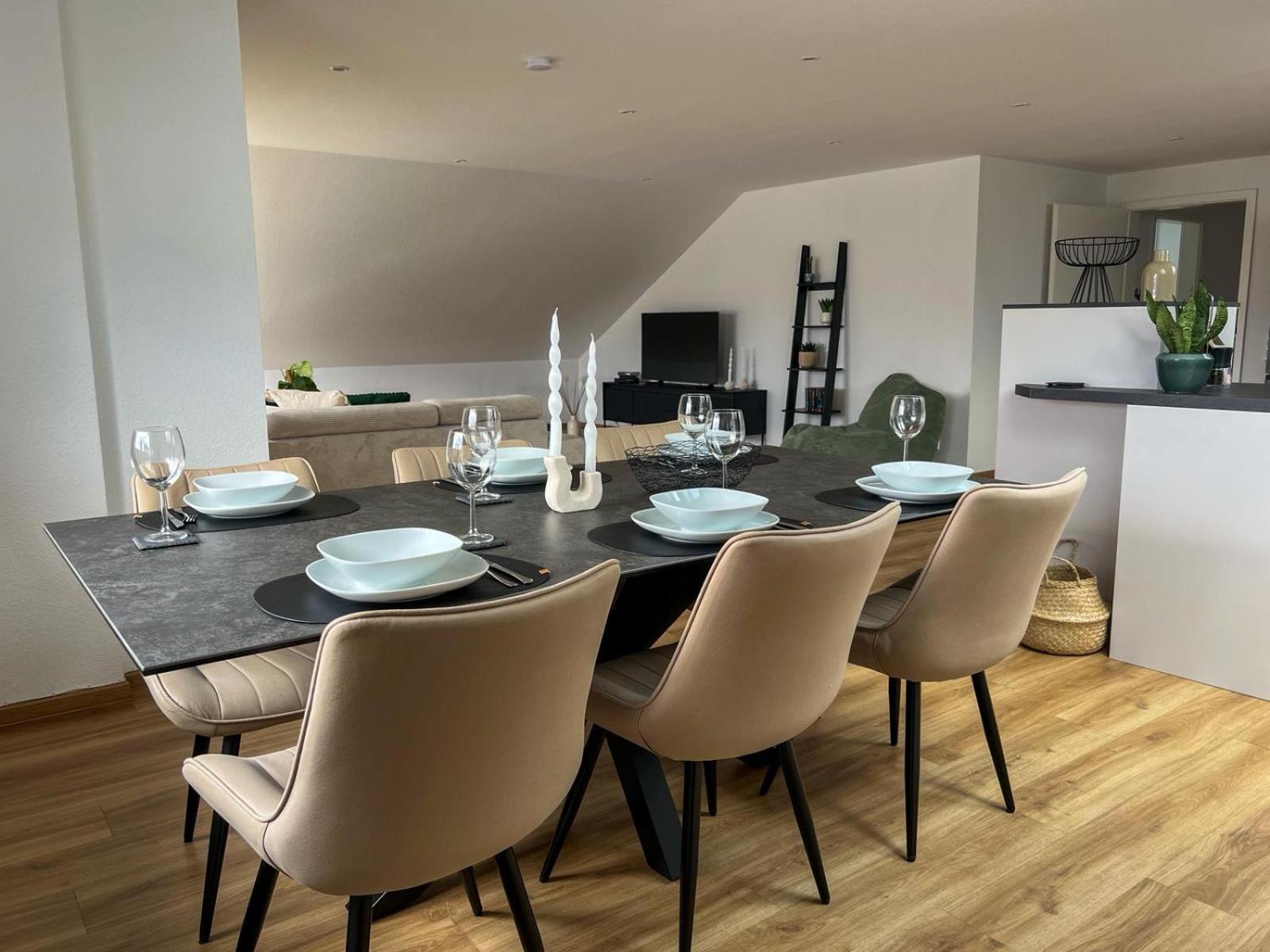 MaMa-Apartments - Netflix, Balkon, Arbeitsplatz, WIFI, Waschmaschine, familienfreundlich, kostenloser Parkplatz - 125 qm