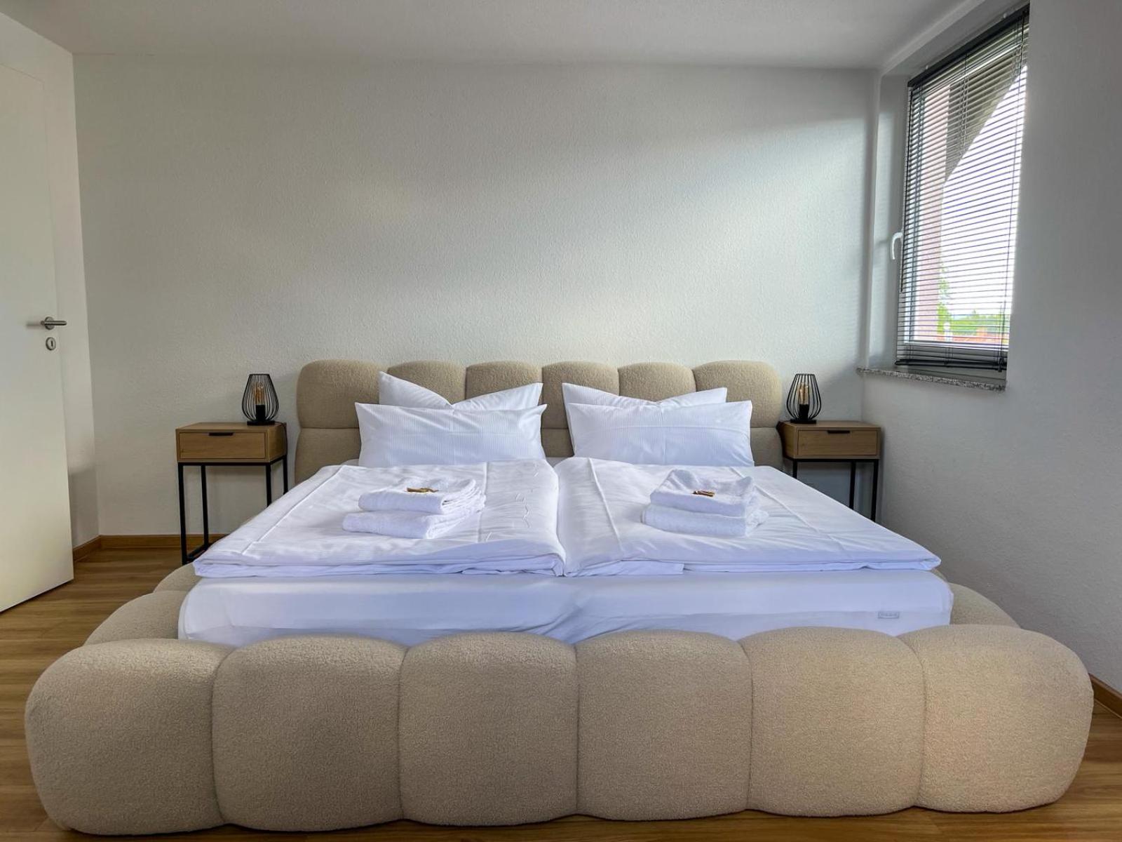 MaMa-Apartments - Netflix, Balkon, Arbeitsplatz, WIFI, Waschmaschine, familienfreundlich, kostenloser Parkplatz - 125 qm