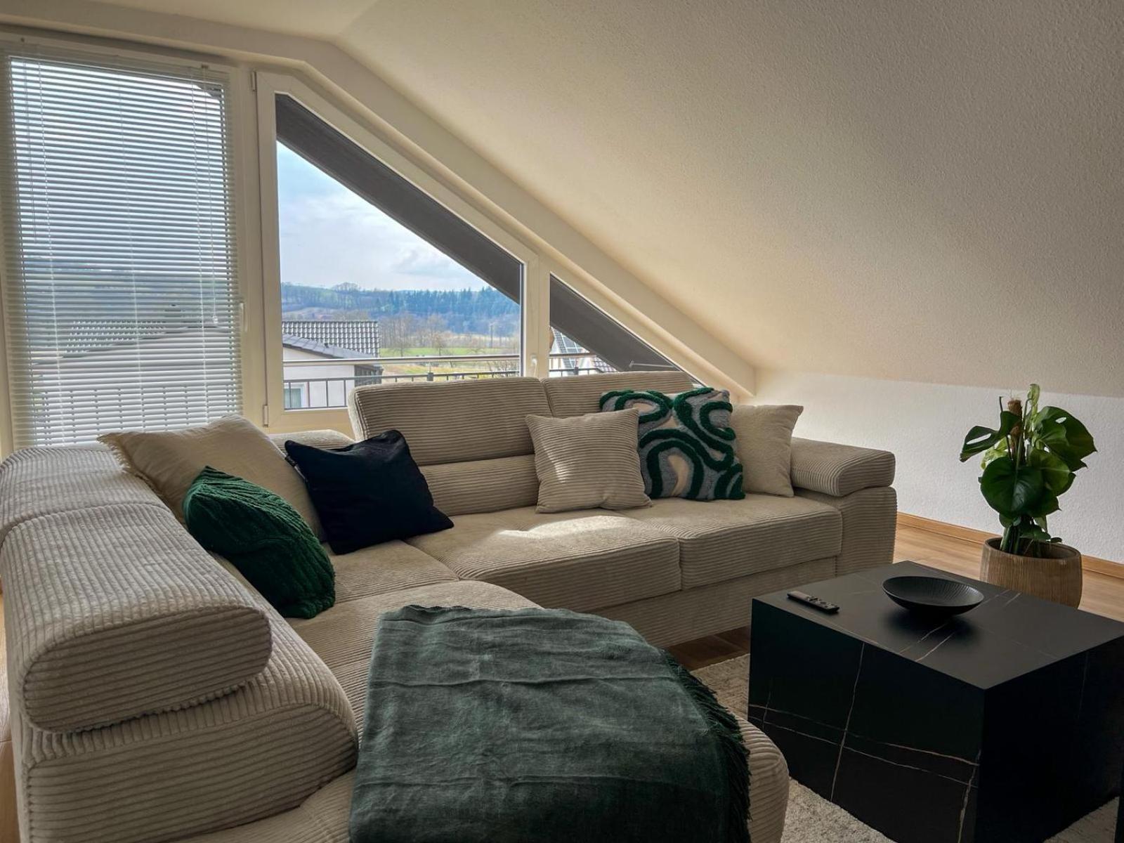 MaMa-Apartments - Netflix, Balkon, Arbeitsplatz, WIFI, Waschmaschine, familienfreundlich, kostenloser Parkplatz - 125 qm