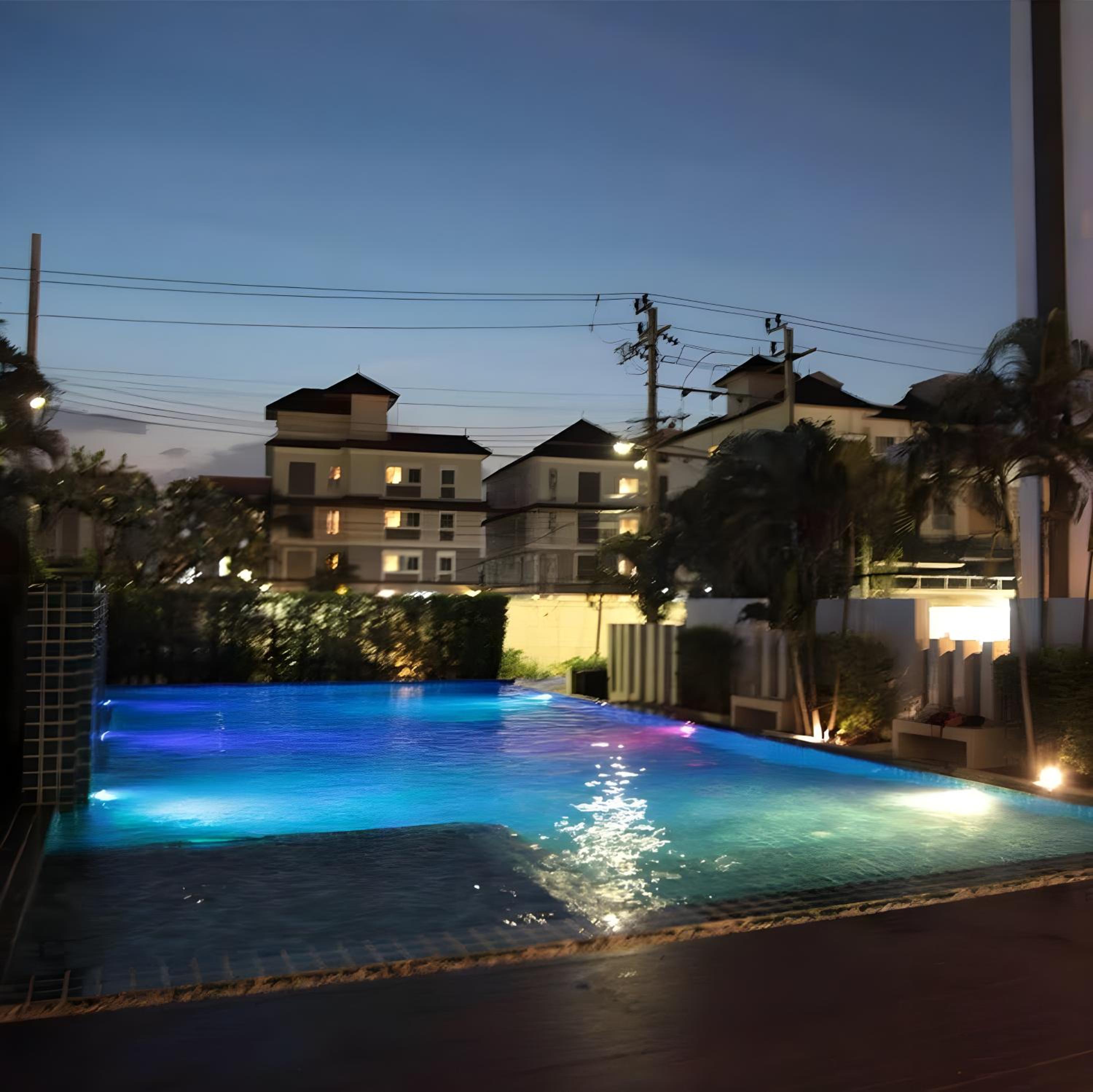 Minimalist Oasis - Monthly Stay Near Airport, Local Gems & Mall - Minimum Stay 28 Days