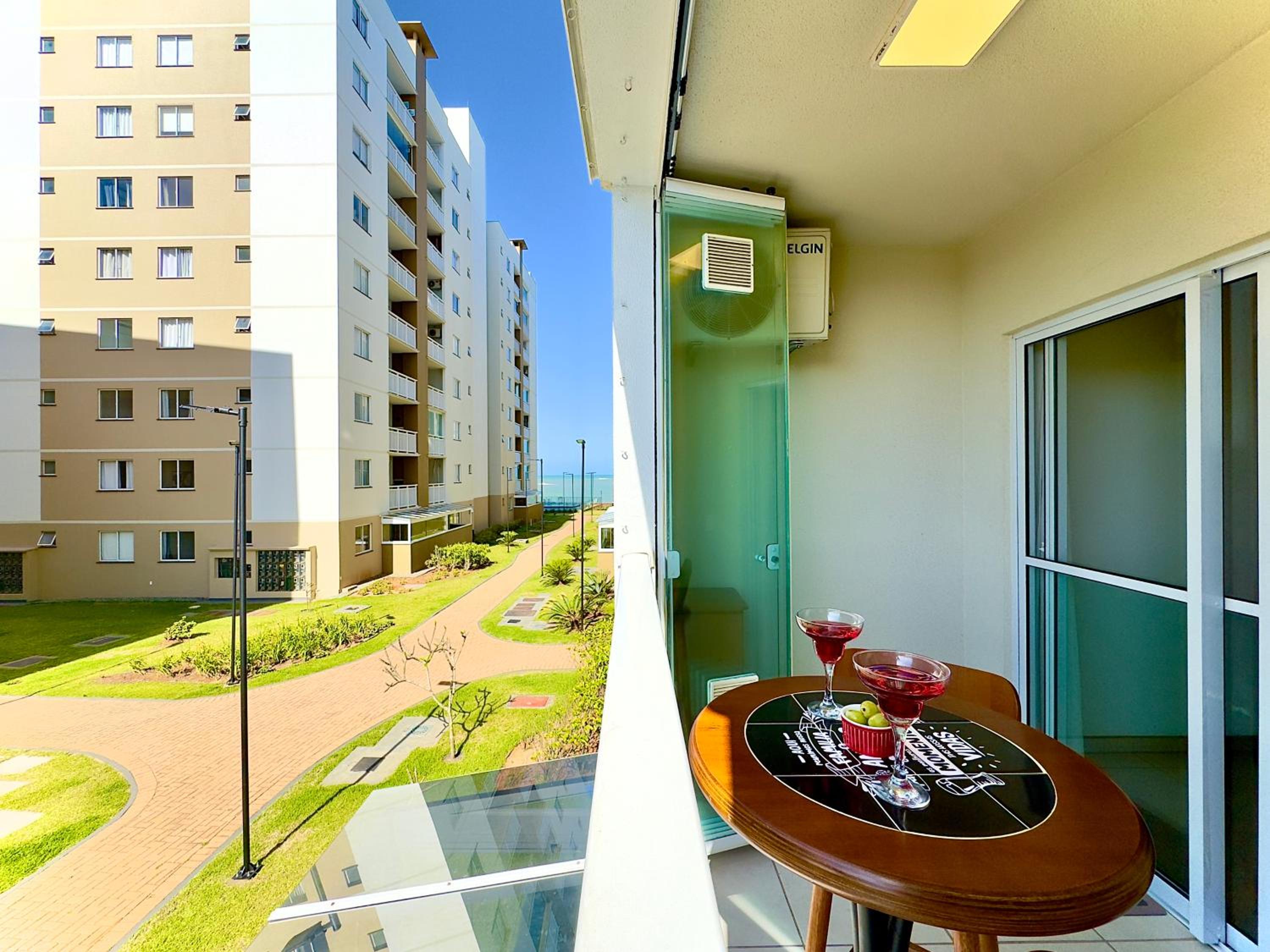 Apto em Condominio Frente Mar com Piscinas Spa Sala de Jogos Quadra de Futebol e Espaco Kids Ideal para Familias