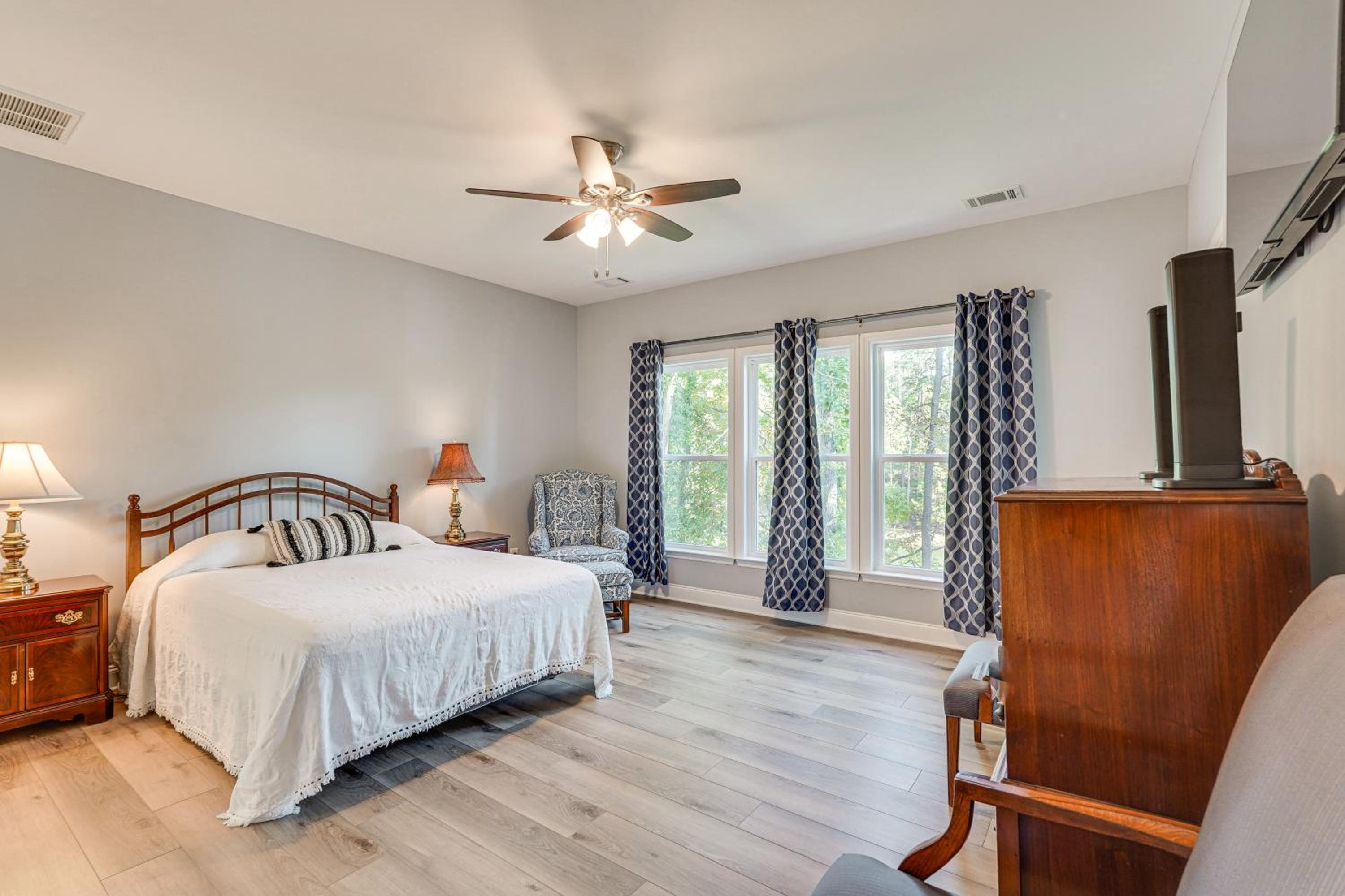 Clarks Hill Lake Retreat! Waterfront Home with Dock