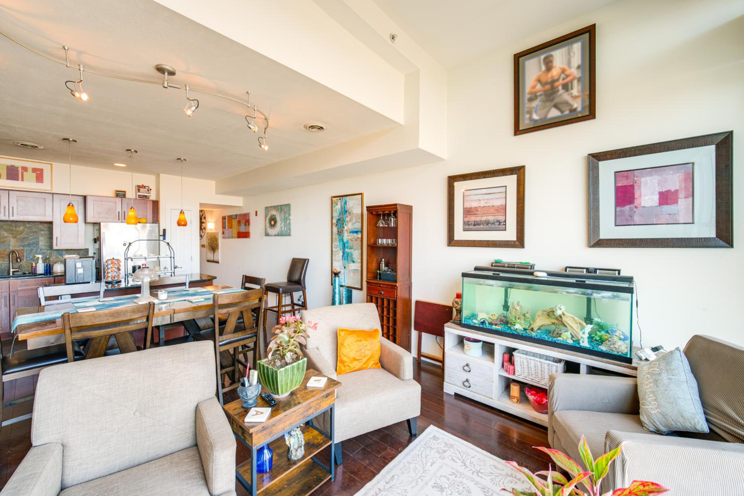 3 Mi to Dtwn Cleveland Condo with Lake Erie Views!