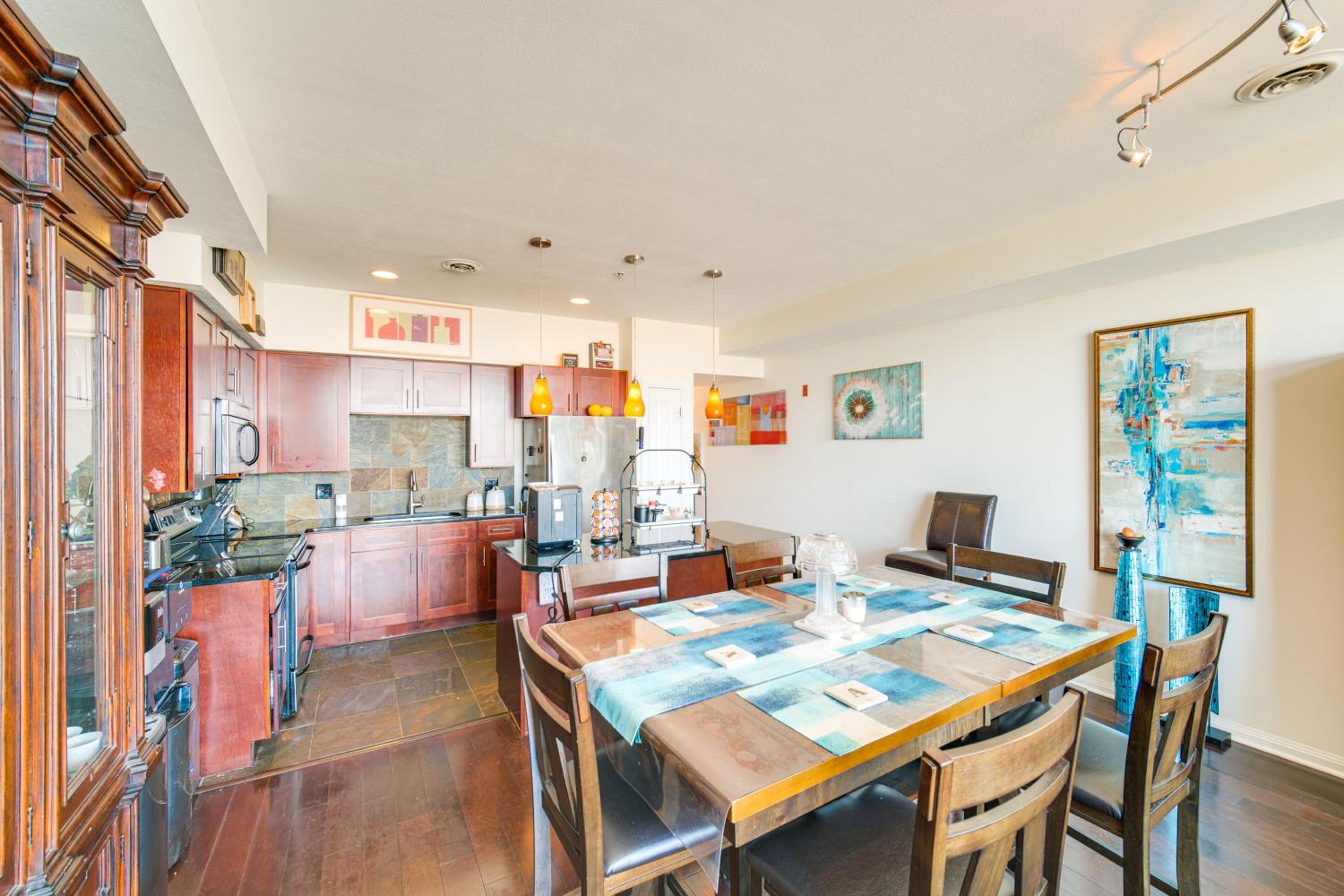 3 Mi to Dtwn Cleveland Condo with Lake Erie Views!