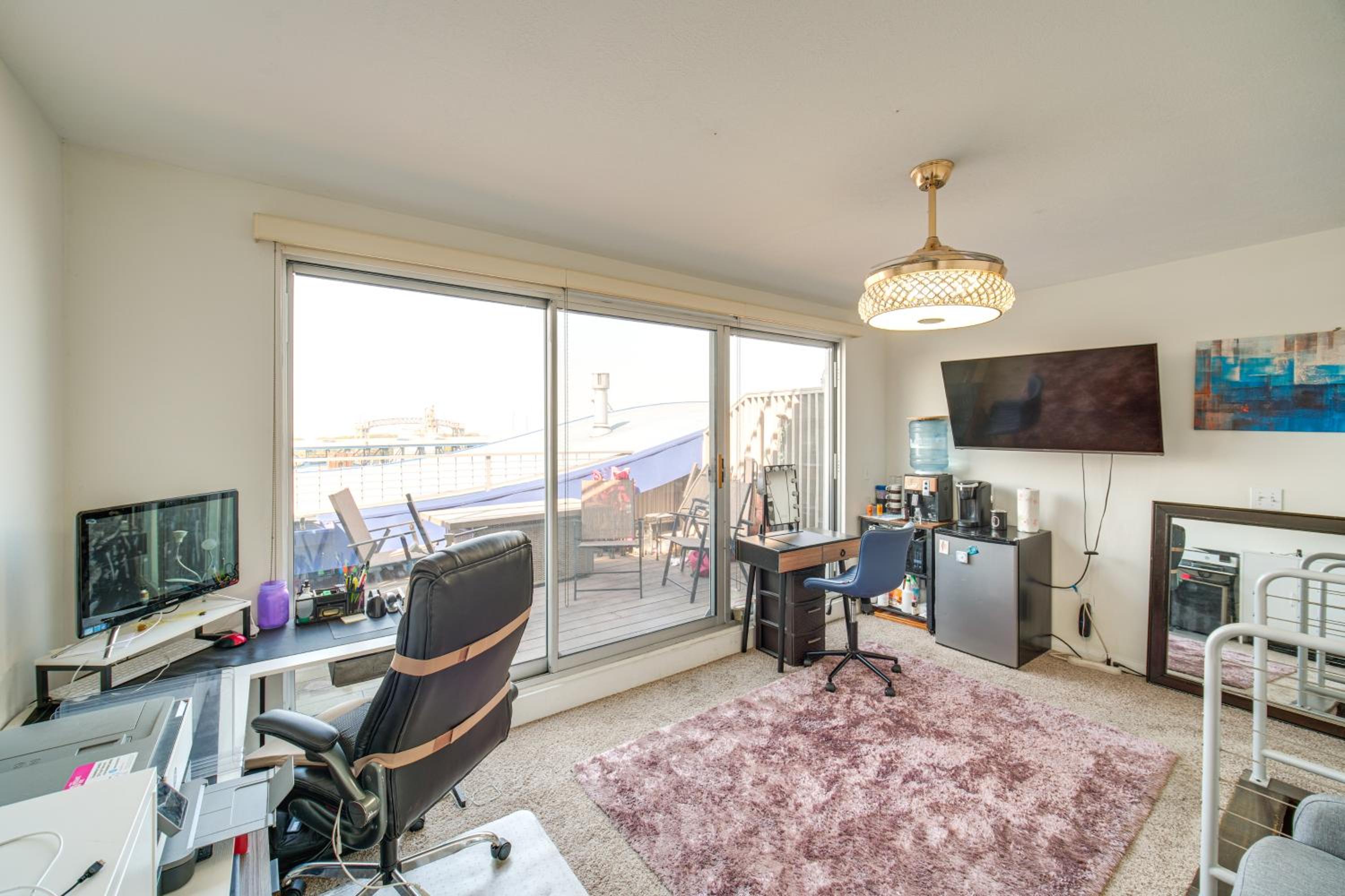 3 Mi to Dtwn Cleveland Condo with Lake Erie Views!