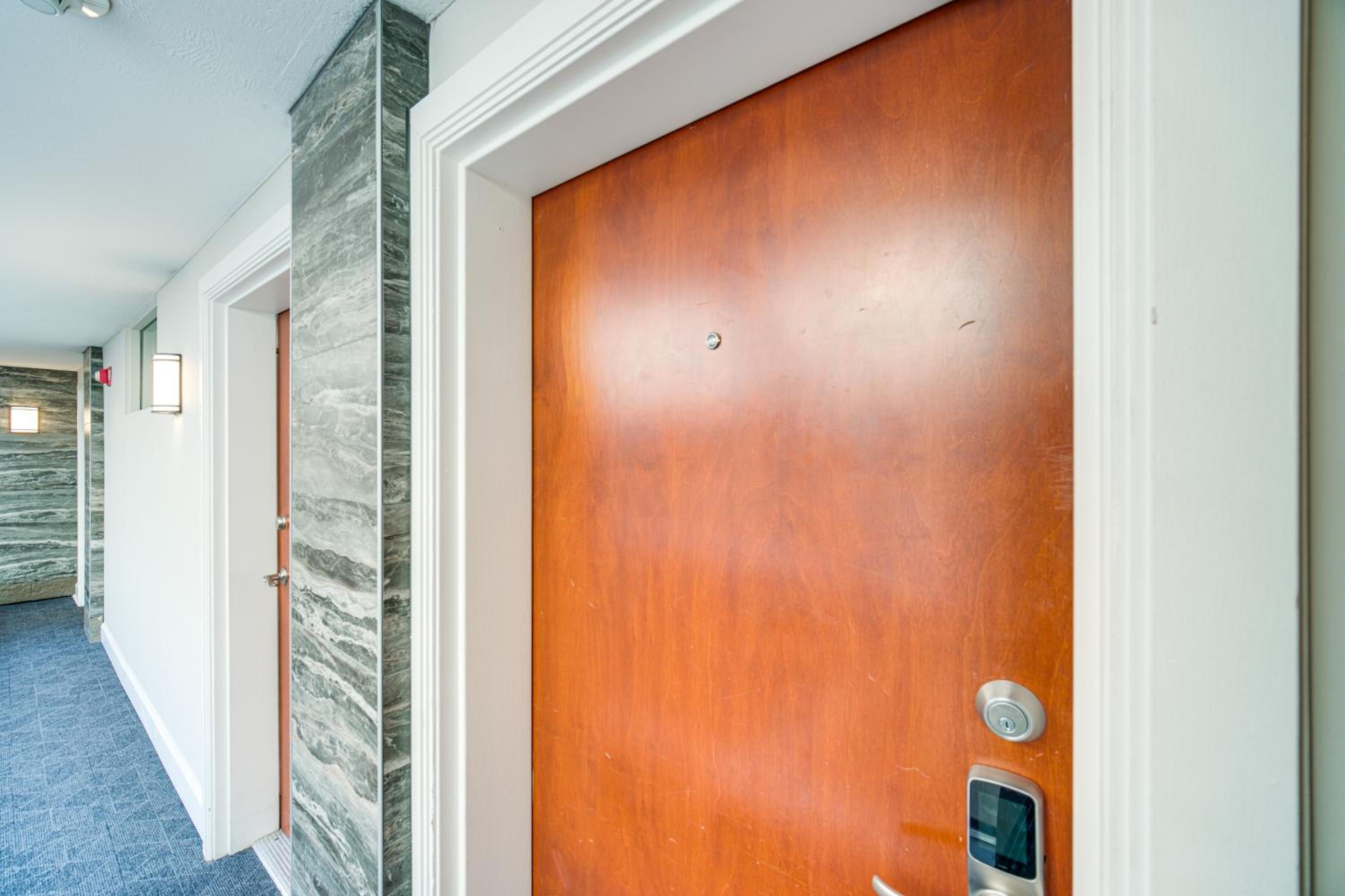 3 Mi to Dtwn Cleveland Condo with Lake Erie Views!