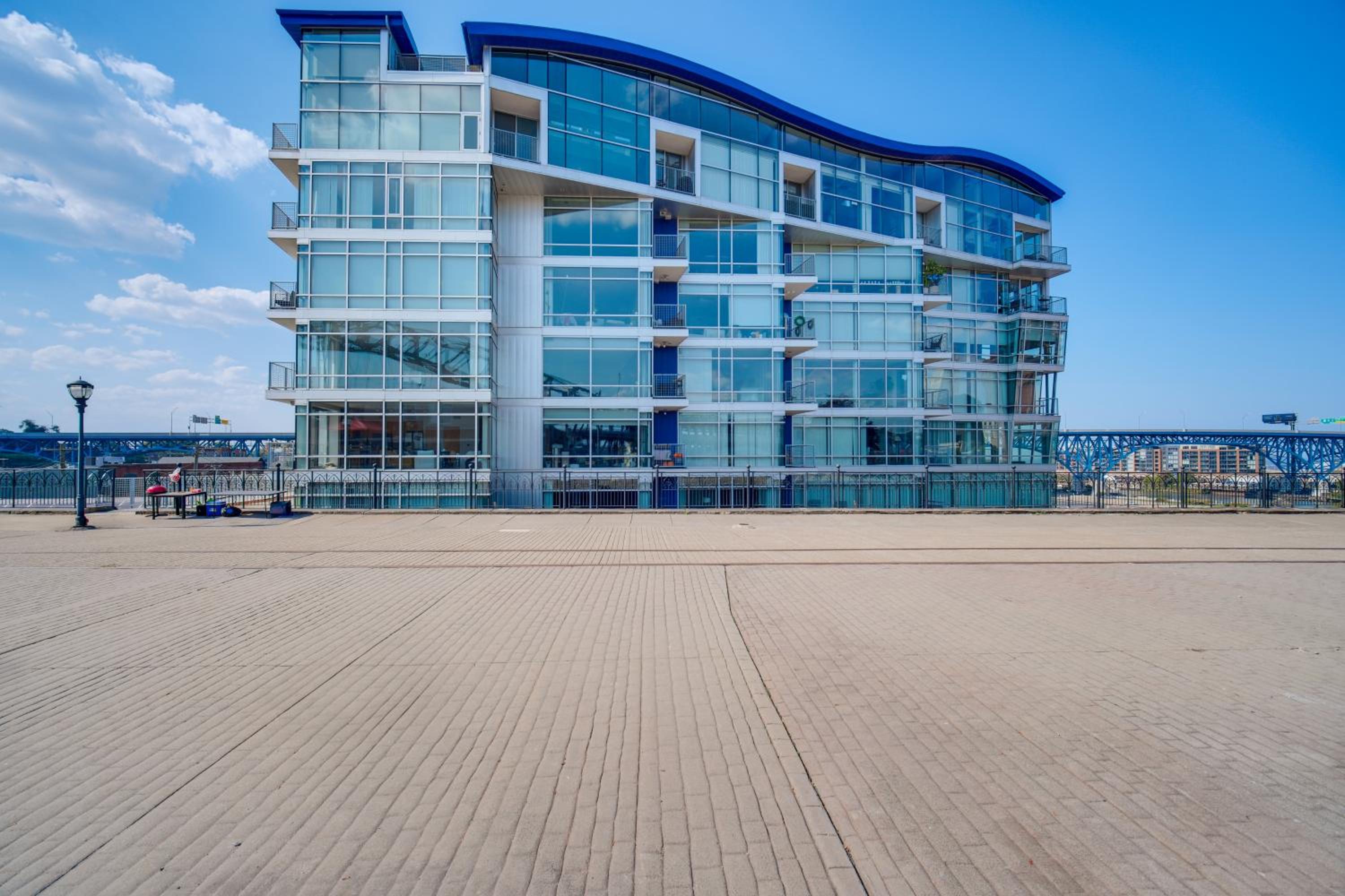 3 Mi to Dtwn Cleveland Condo with Lake Erie Views!