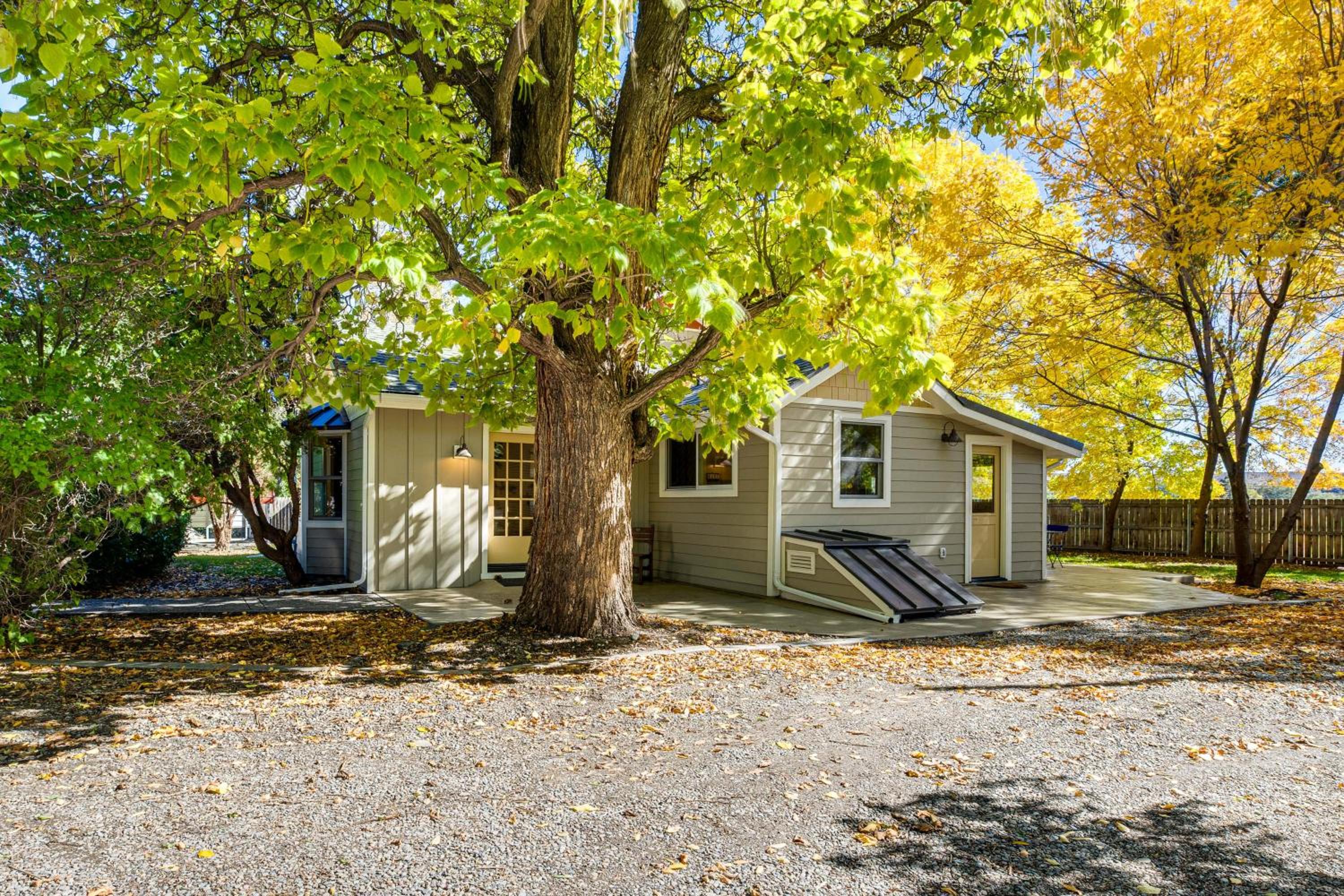 Off the Rails in Palisade Wine Country Retreat!