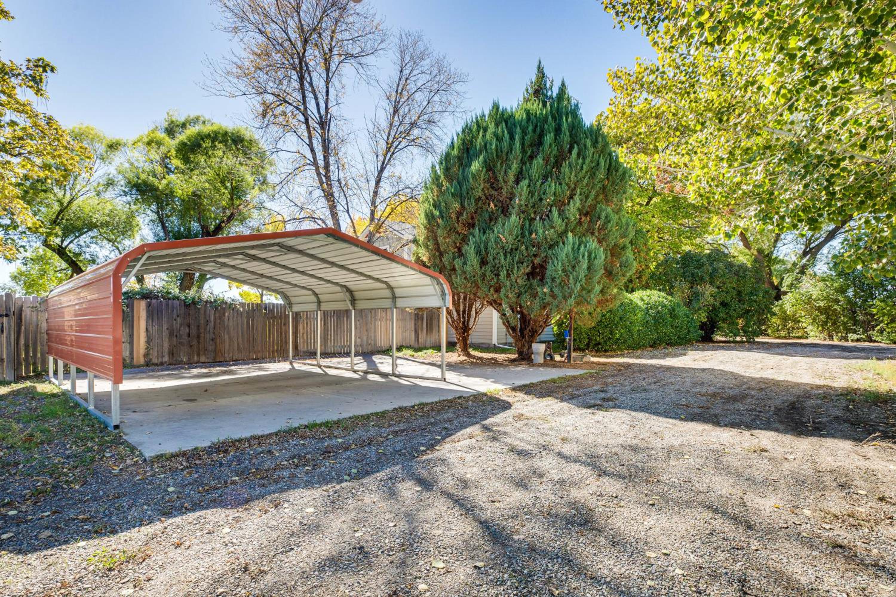 Off the Rails in Palisade Wine Country Retreat!