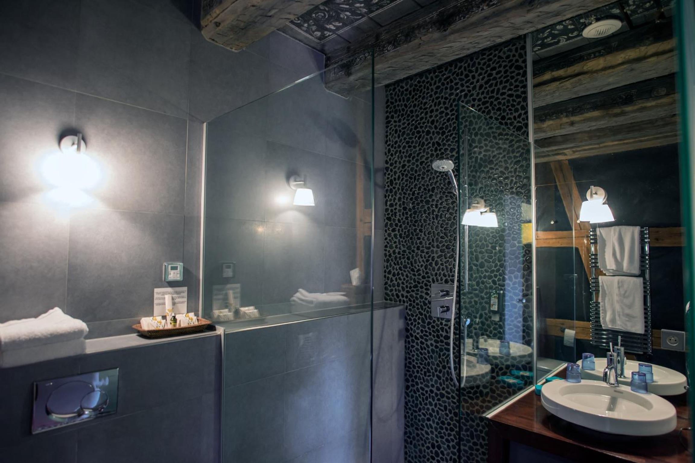 Le B. Suites, Chambres & Restaurant