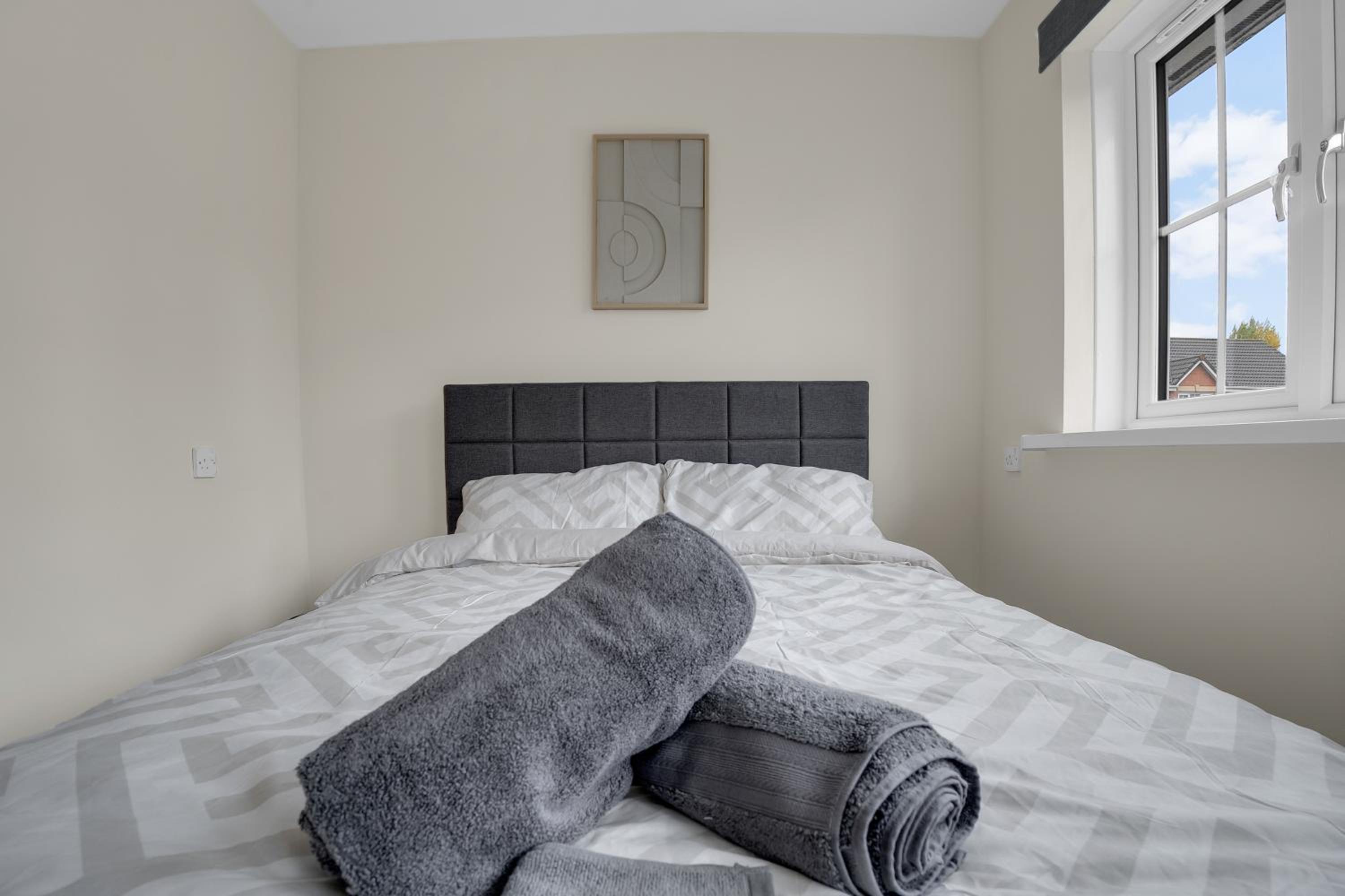 Luxury 2-Bedroom Home 10 Minutes from Birmingham City Centre