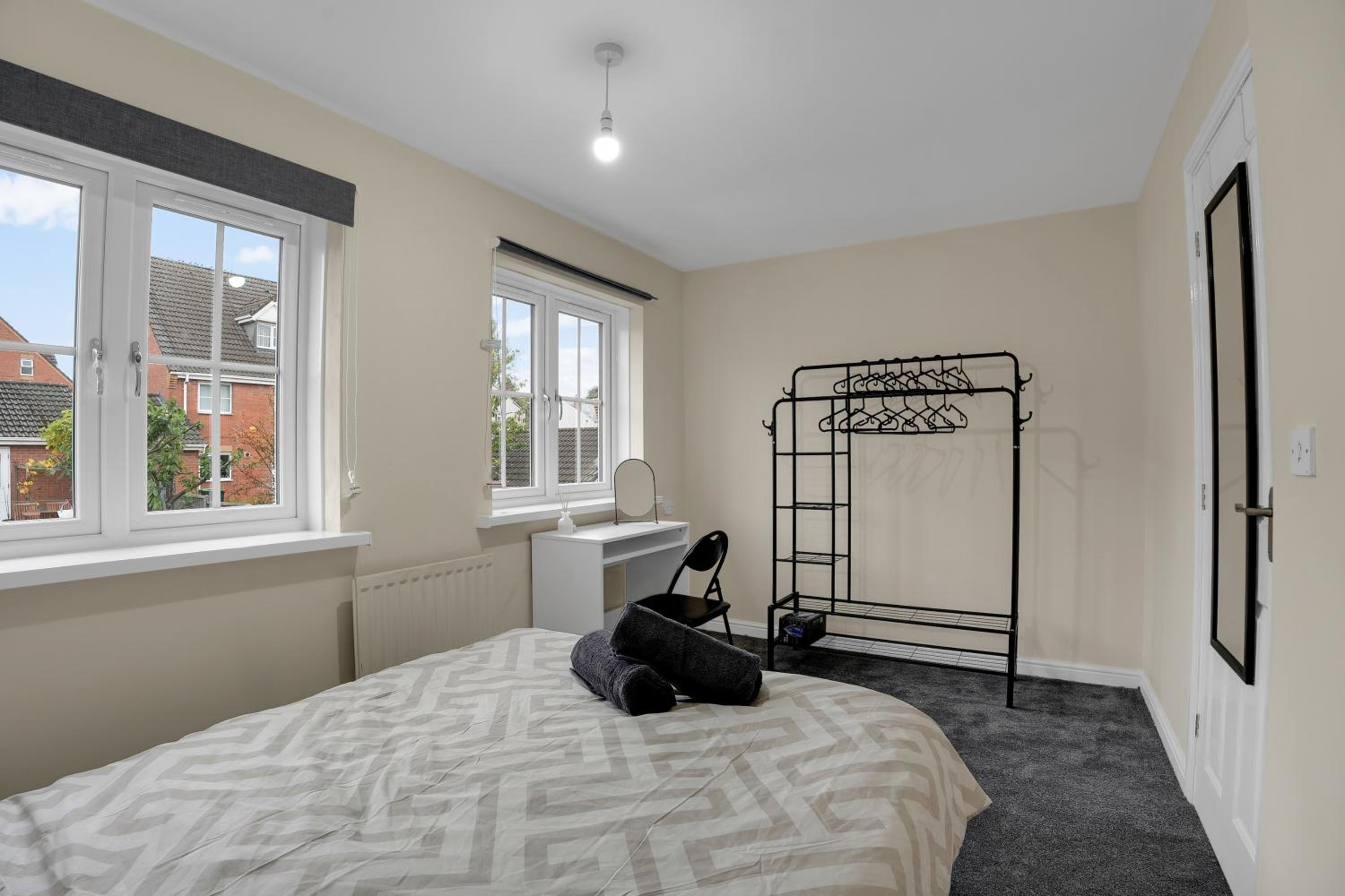 Luxury 2-Bedroom Home 10 Minutes from Birmingham City Centre