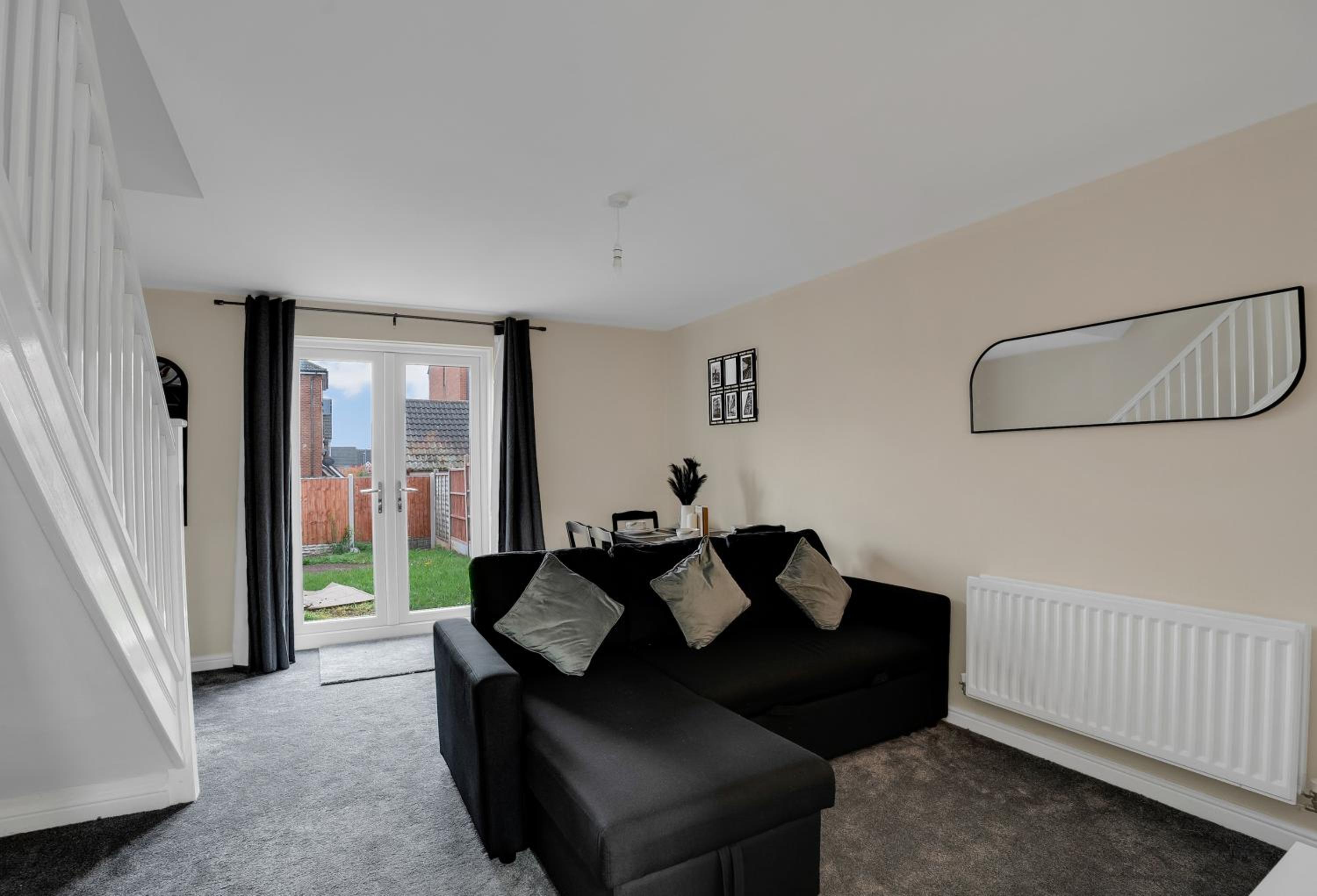 Luxury 2-Bedroom Home 10 Minutes from Birmingham City Centre