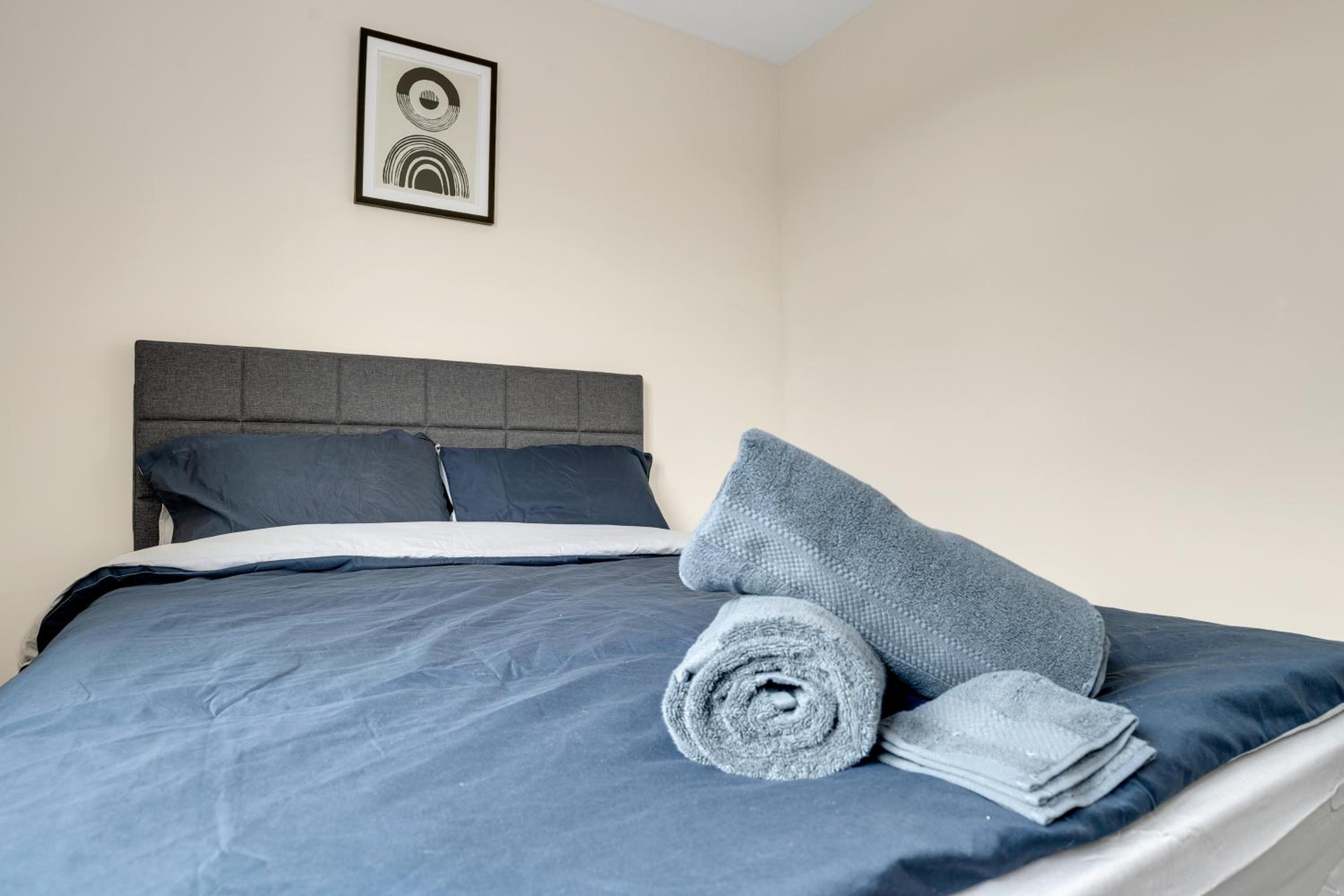 Luxury 2-Bedroom Home 10 Minutes from Birmingham City Centre