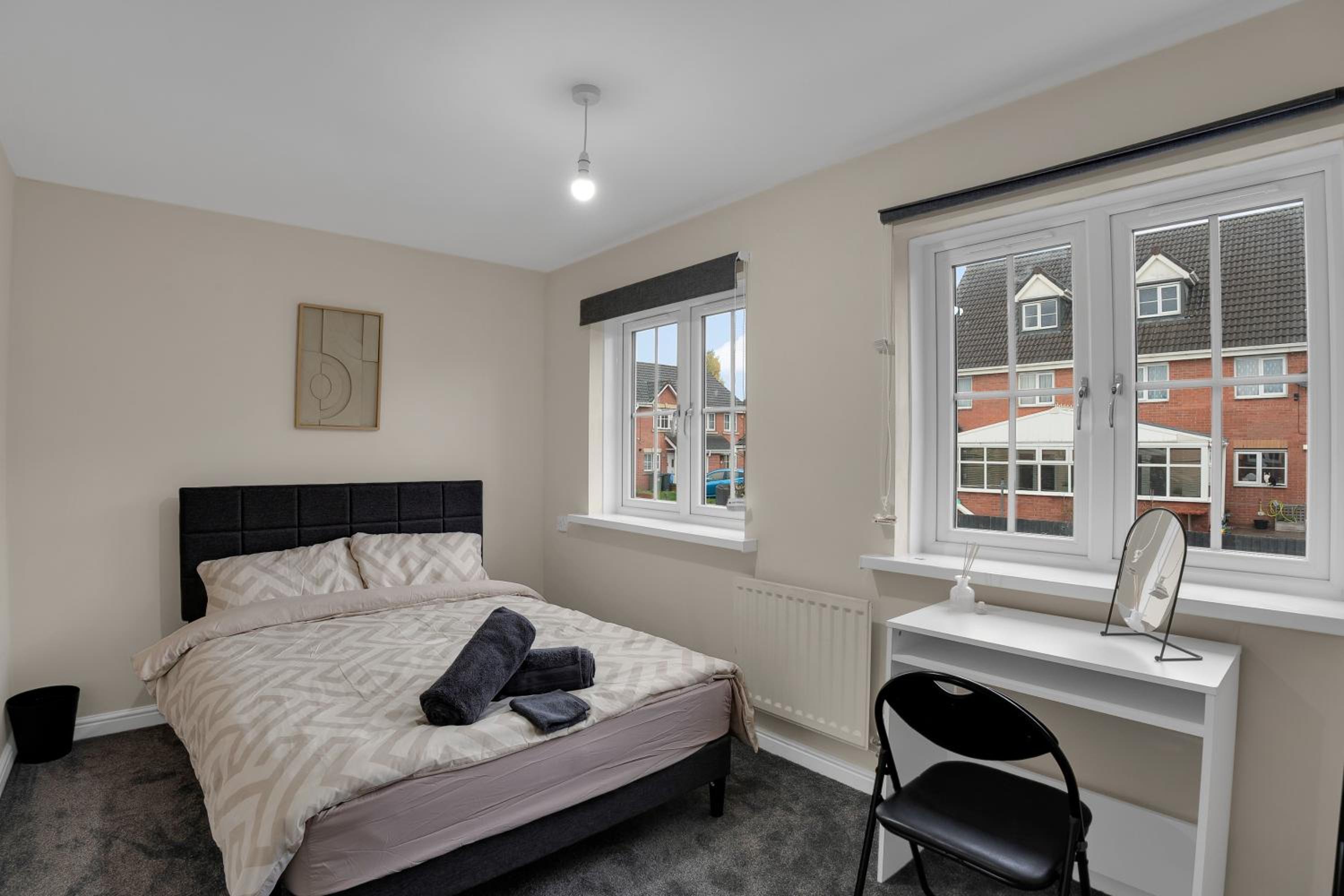 Luxury 2-Bedroom Home 10 Minutes from Birmingham City Centre