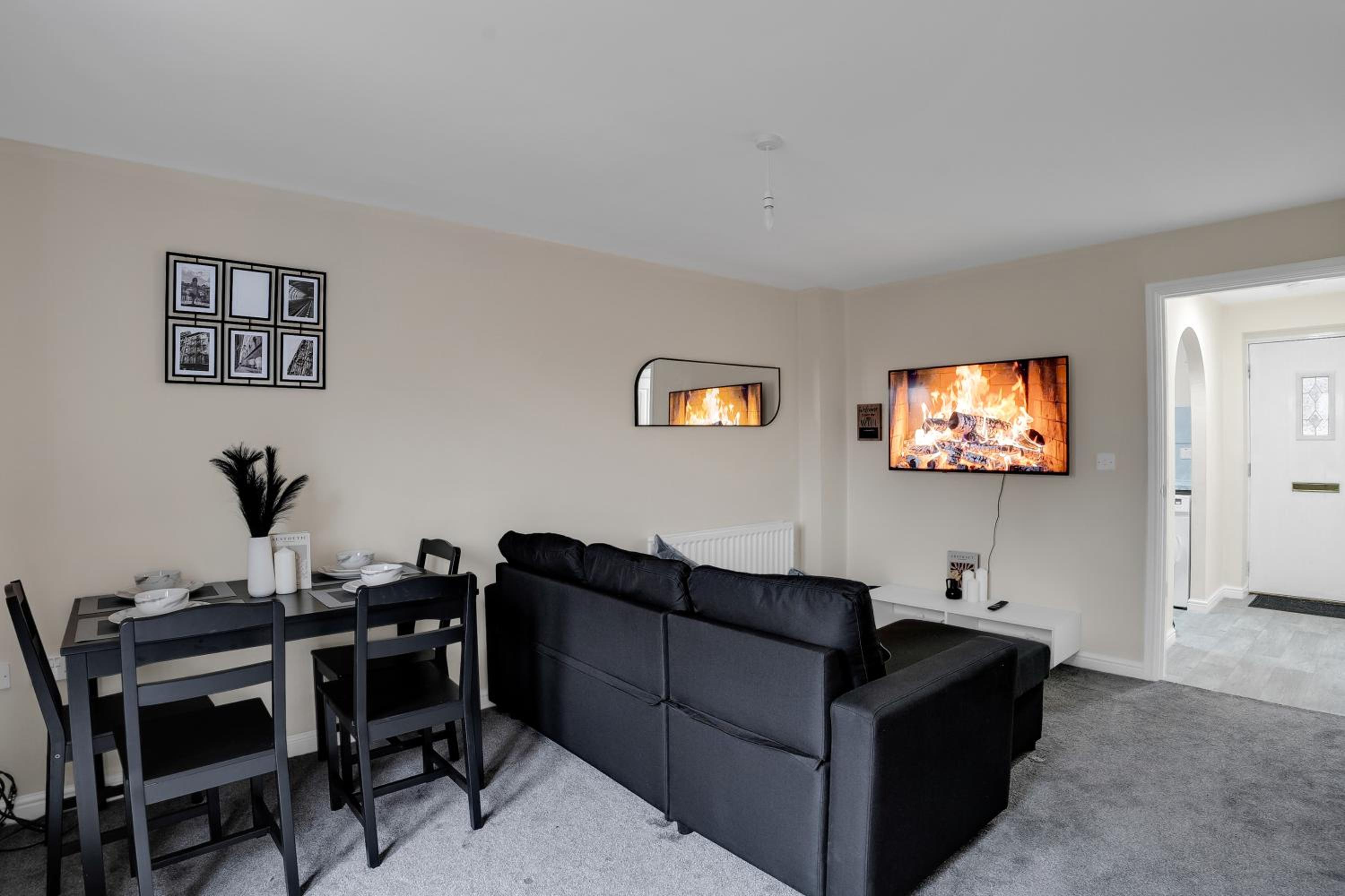 Luxury 2-Bedroom Home 10 Minutes from Birmingham City Centre