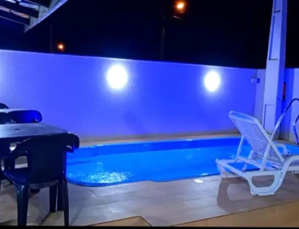 aconchegante com piscina e churrasqueira, pertinho da praia