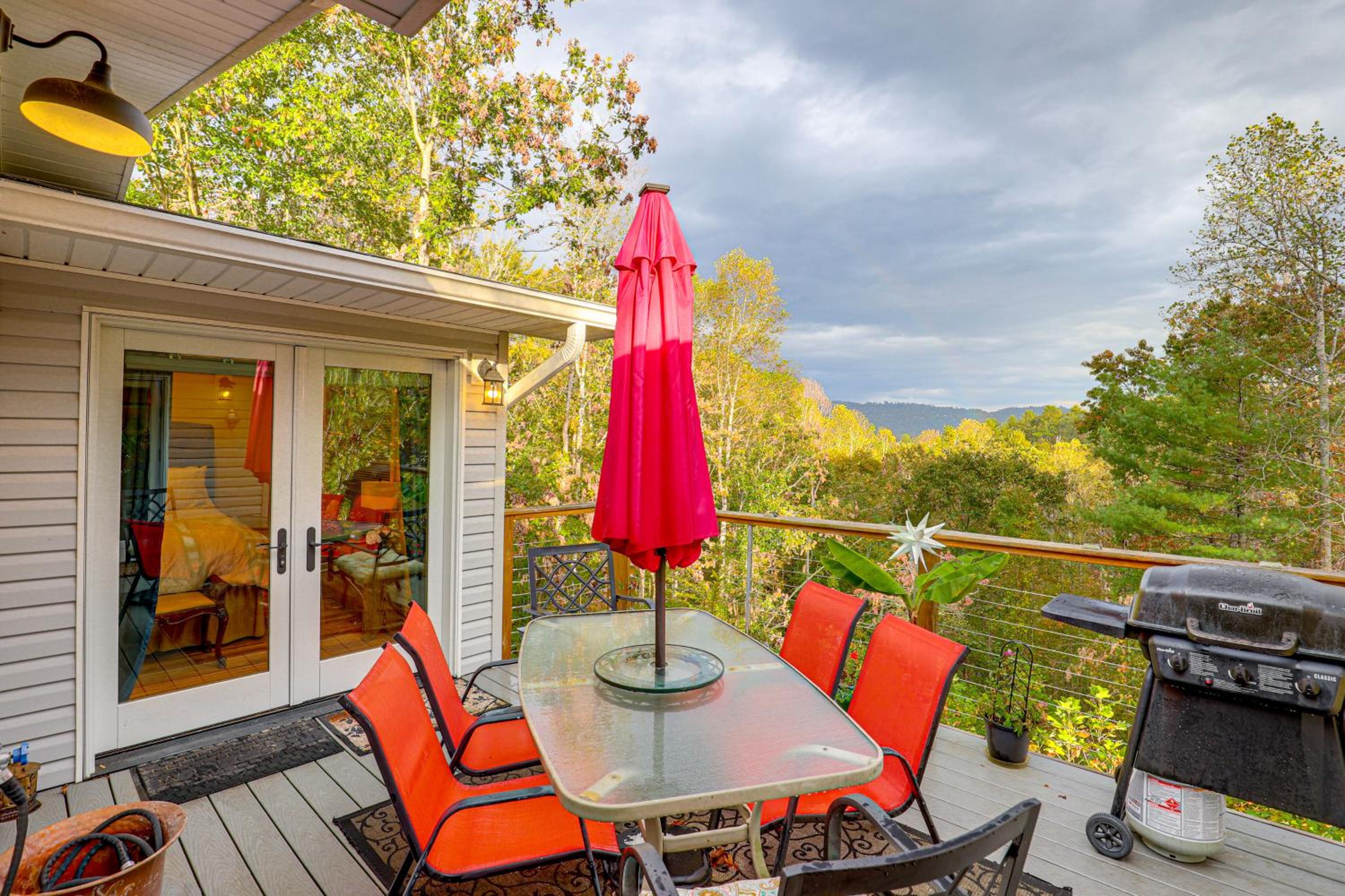 Ski Asheville! Mountain-View Hideaway with Deck