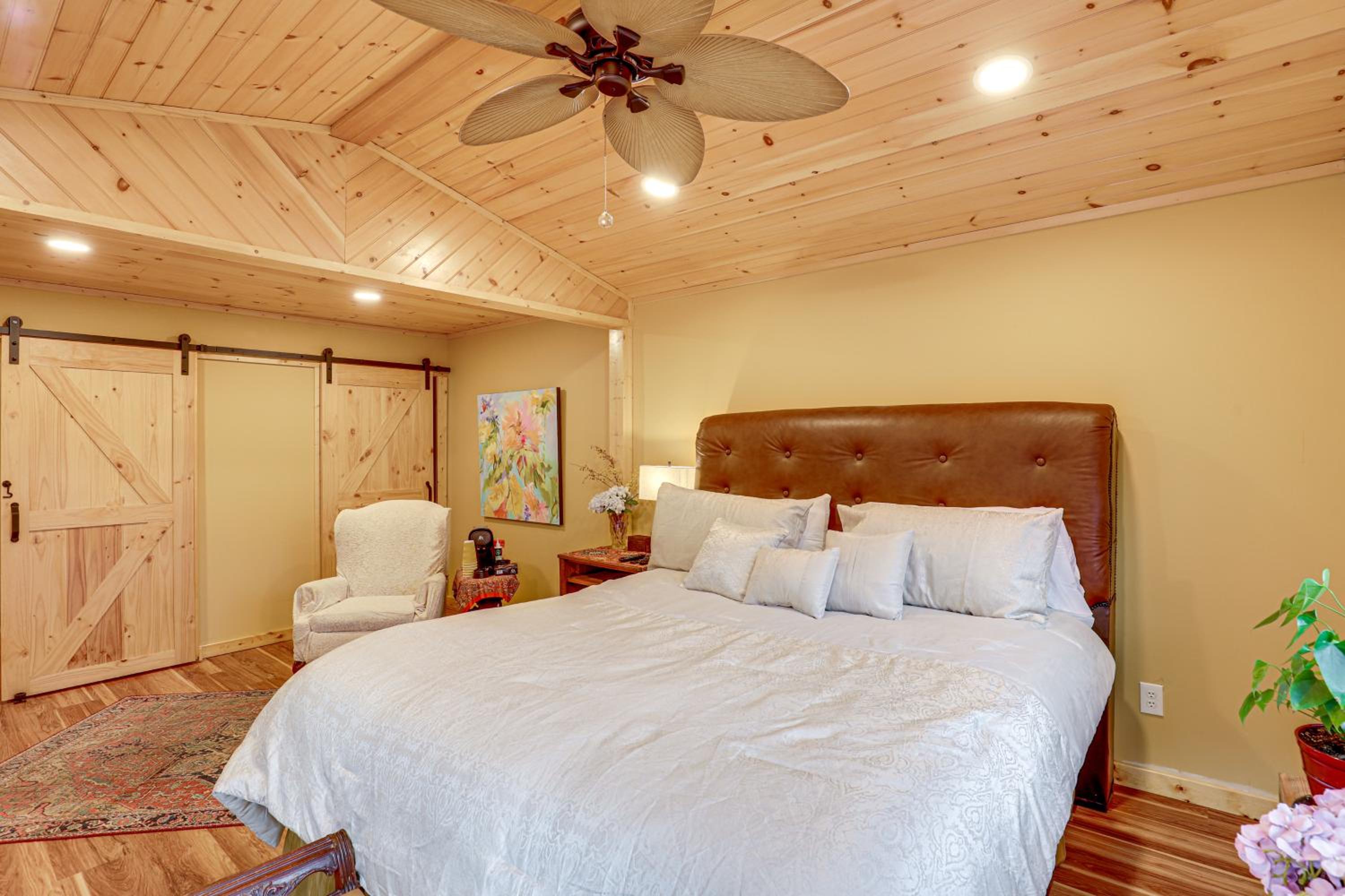 Ski Asheville! Mountain-View Hideaway with Deck