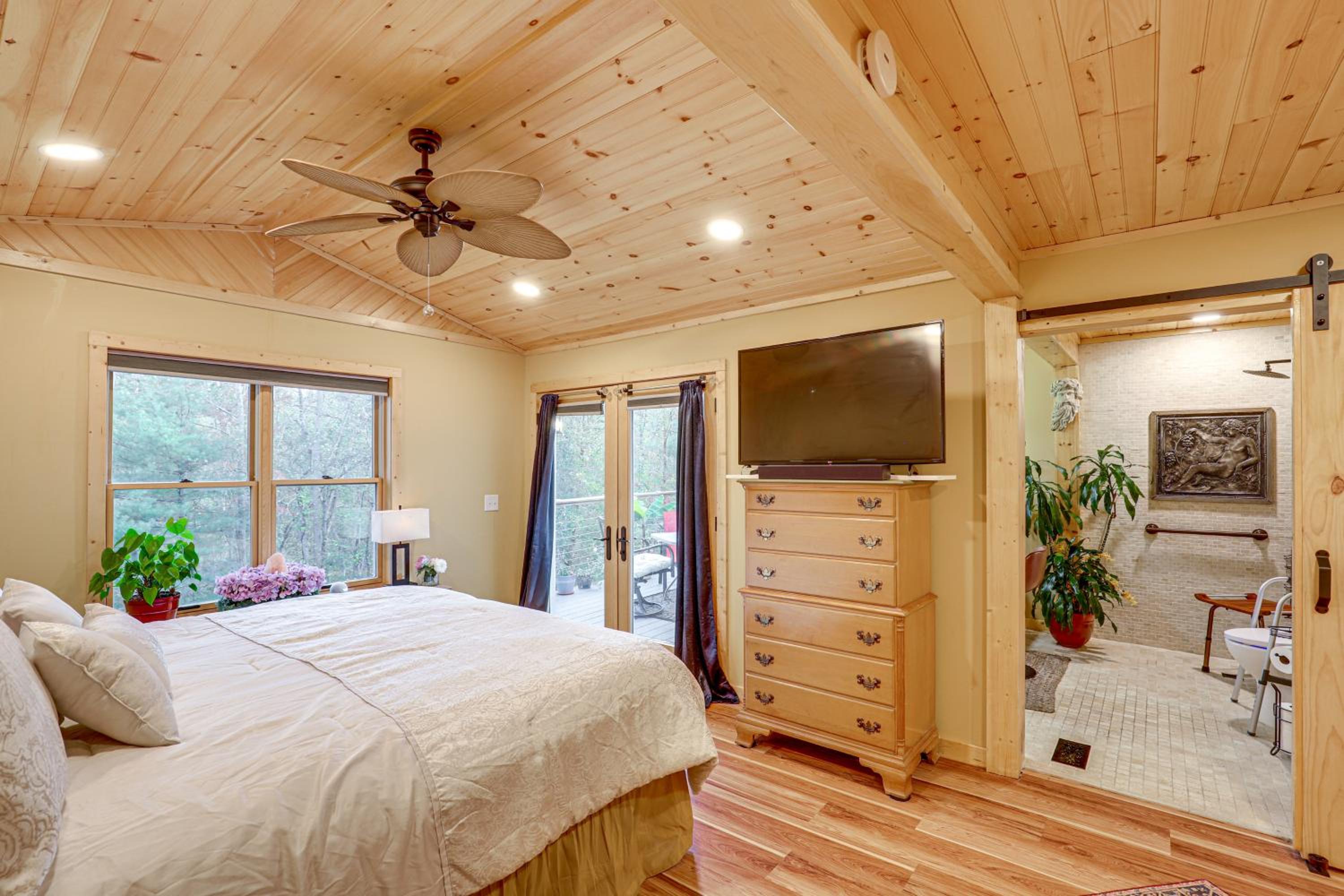 Ski Asheville! Mountain-View Hideaway with Deck