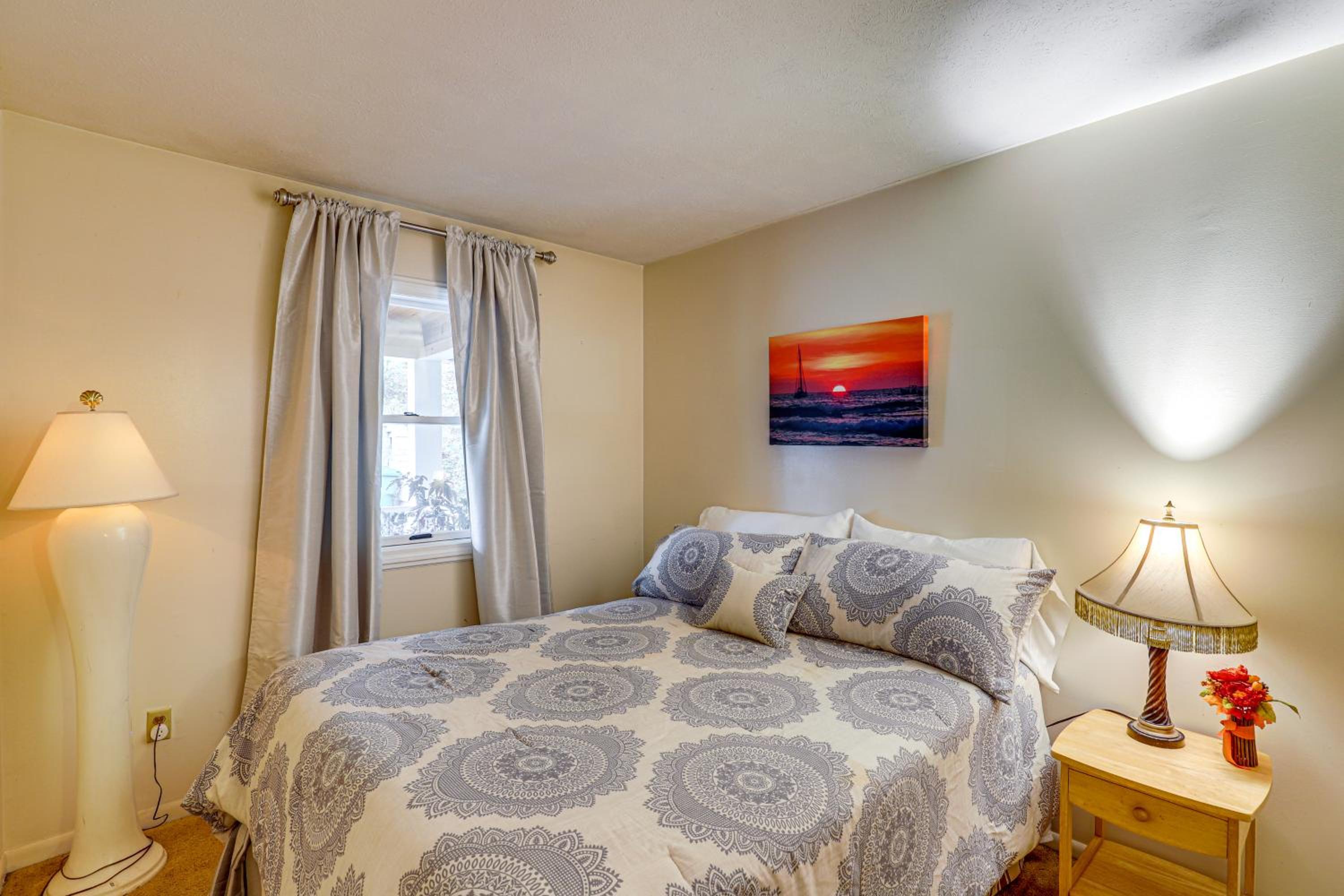 Ski Asheville! Mountain-View Hideaway with Deck