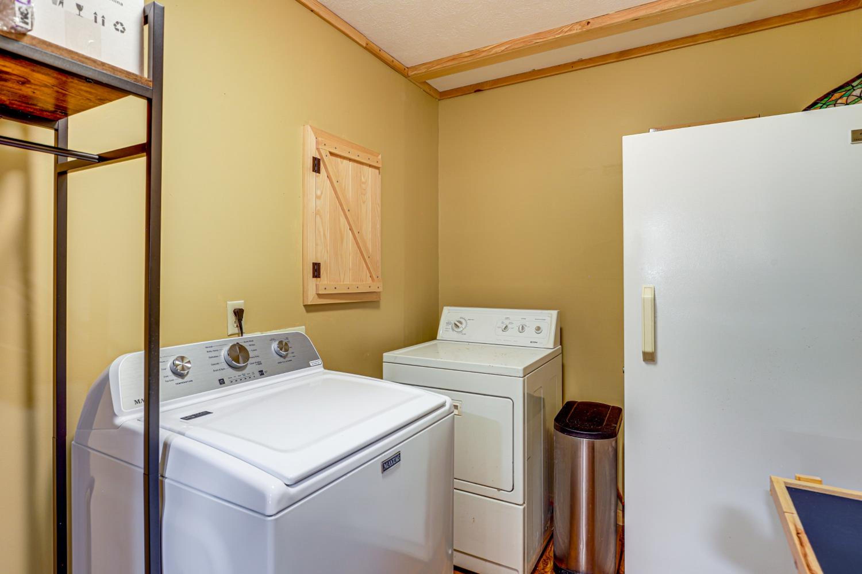 Ski Asheville! Mountain-View Hideaway with Deck
