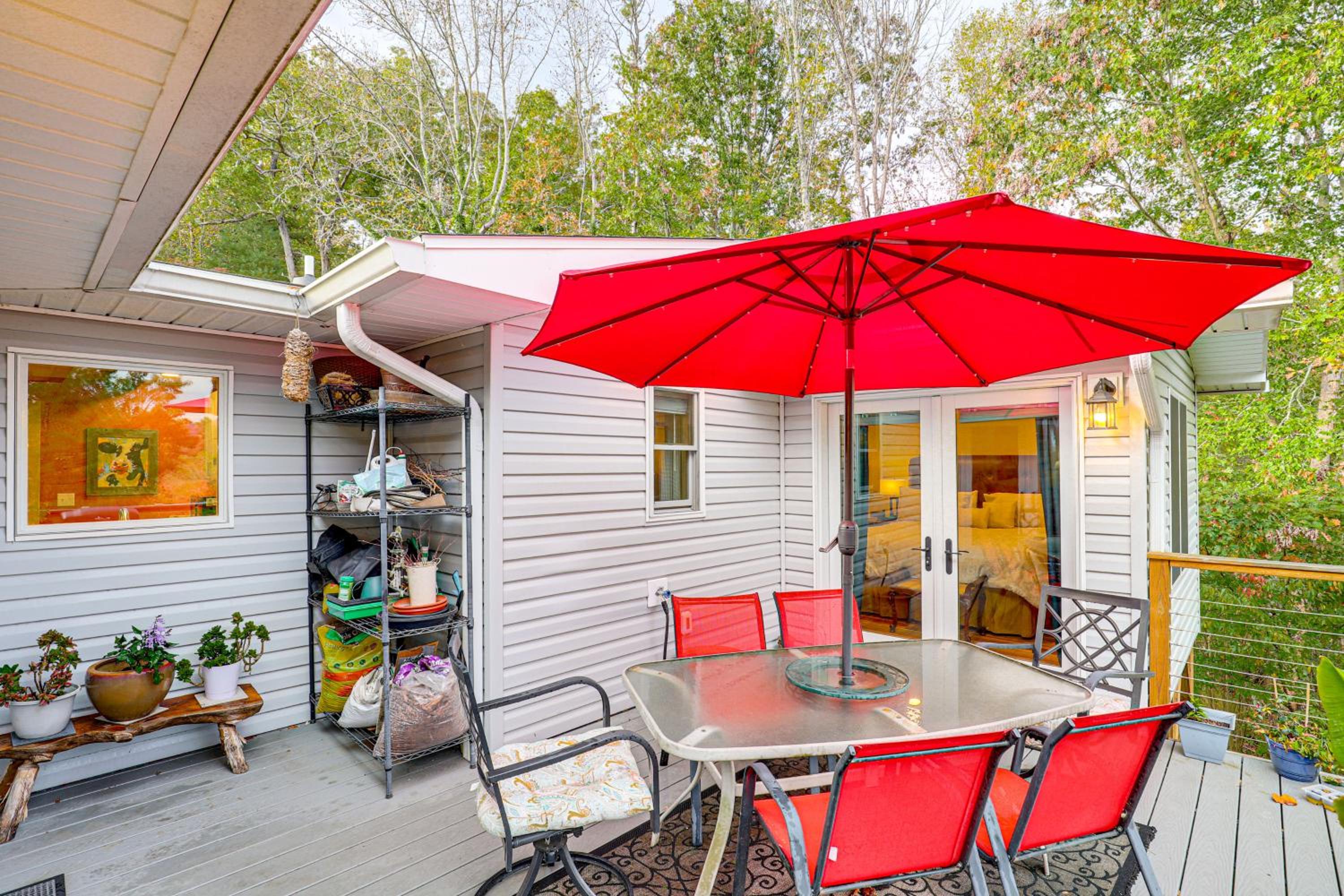 Ski Asheville! Mountain-View Hideaway with Deck