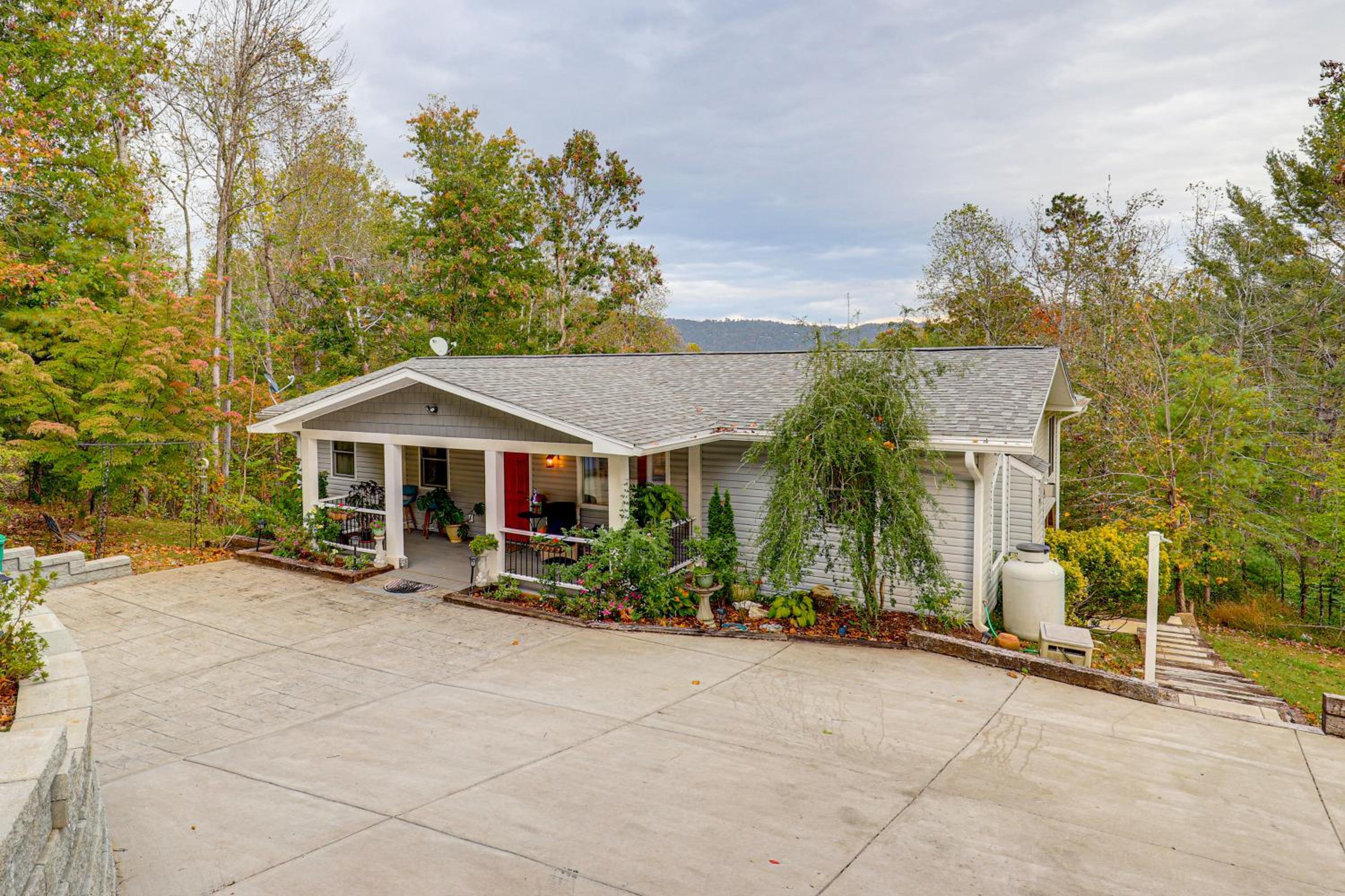 Ski Asheville! Mountain-View Hideaway with Deck