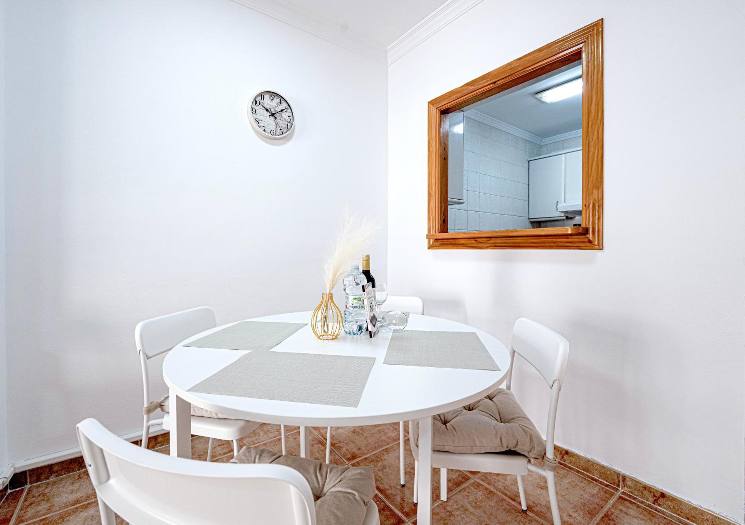 Torrecilla Urban Beach - Modern Apartment with Rooftop Pool