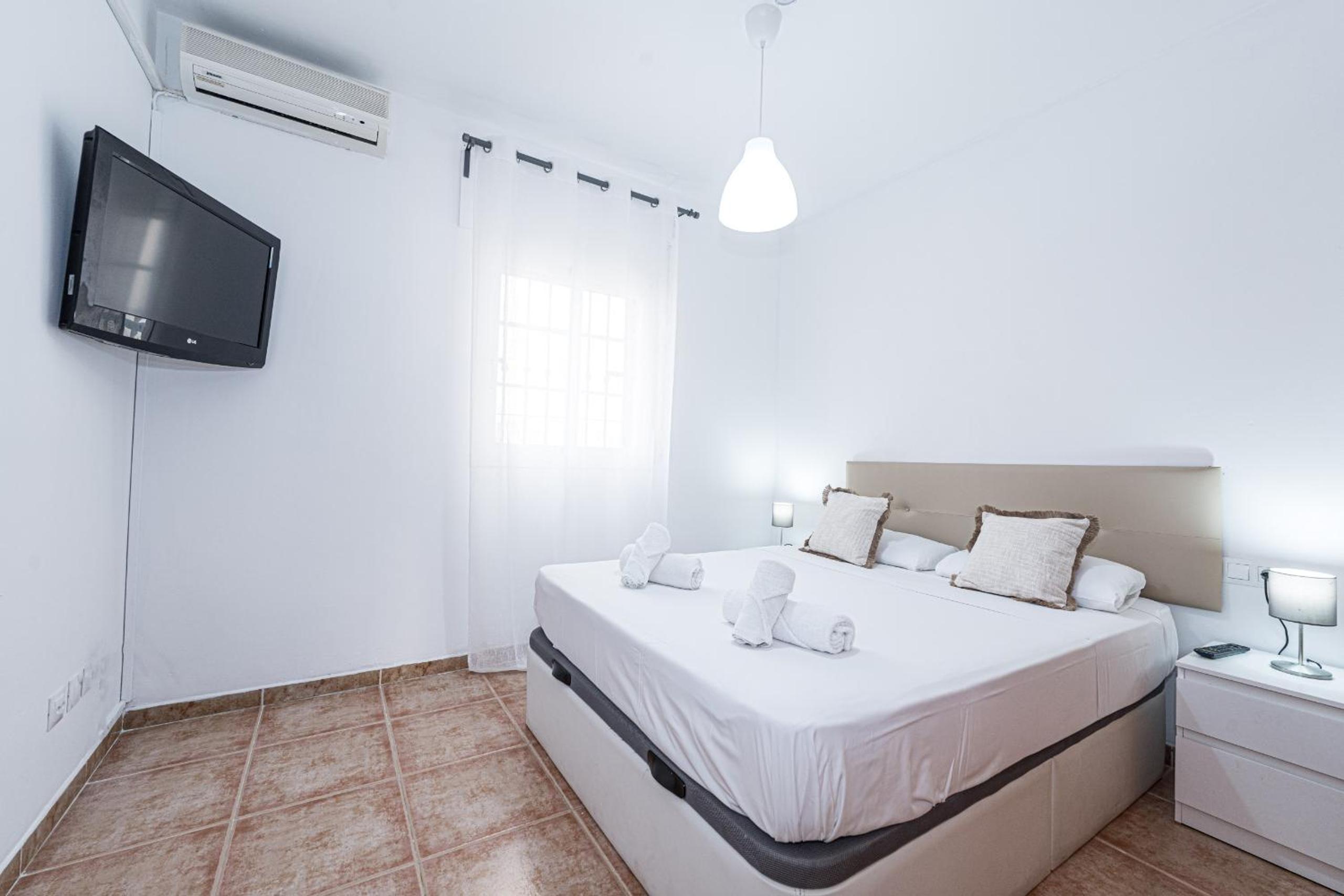 Torrecilla Urban Beach - Modern Apartment with Rooftop Pool