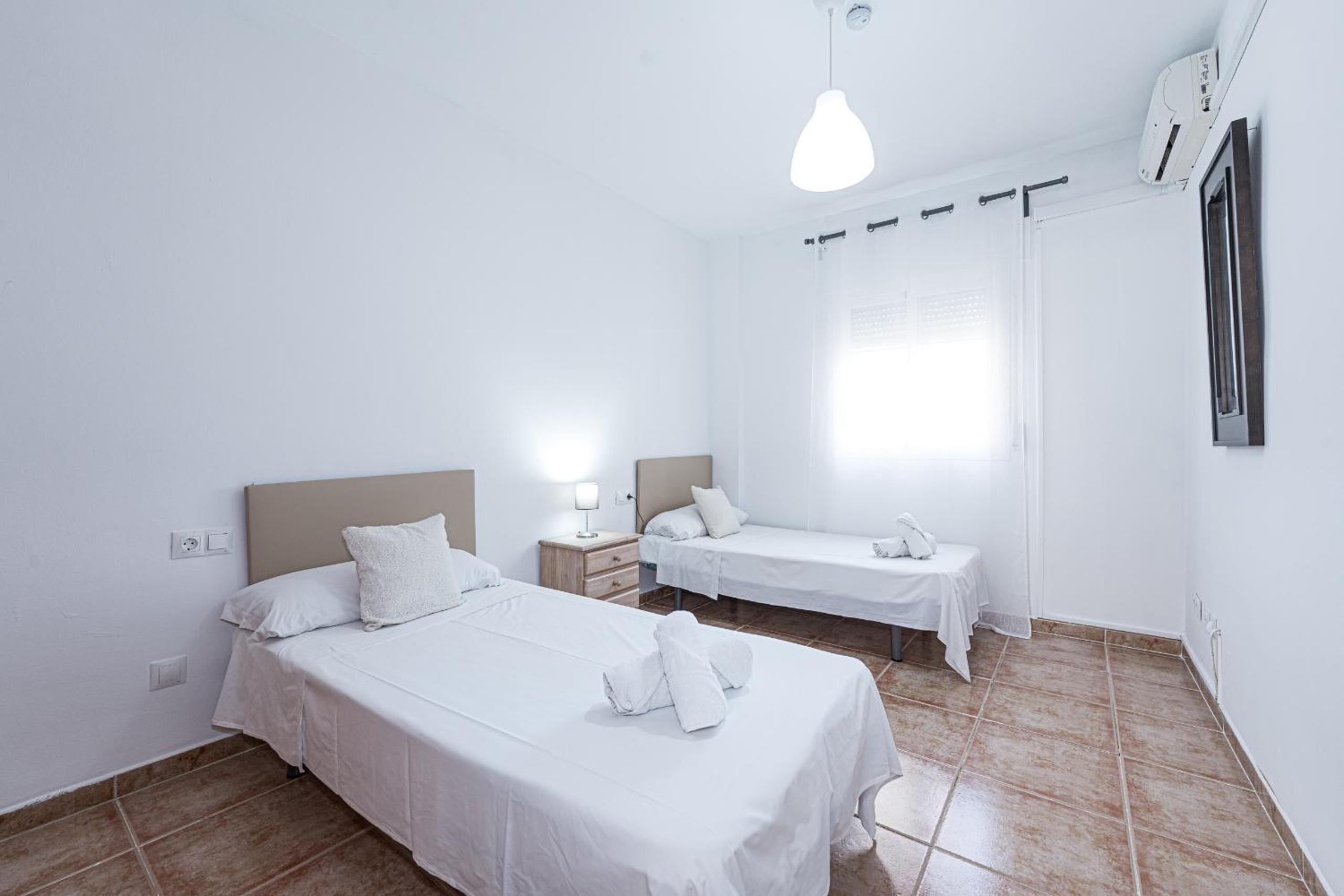 Torrecilla Urban Beach - Modern Apartment with Rooftop Pool