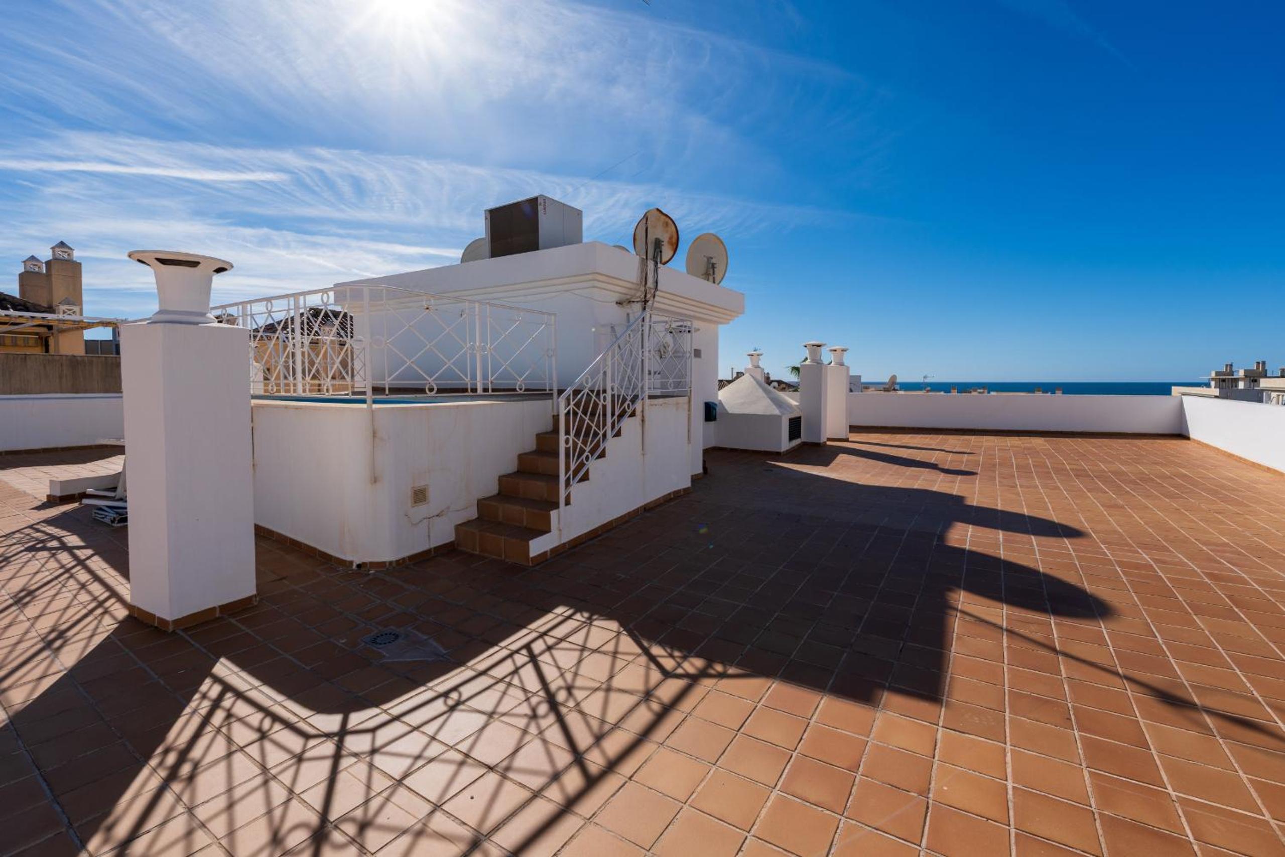 Torrecilla Urban Beach - Modern Apartment with Rooftop Pool