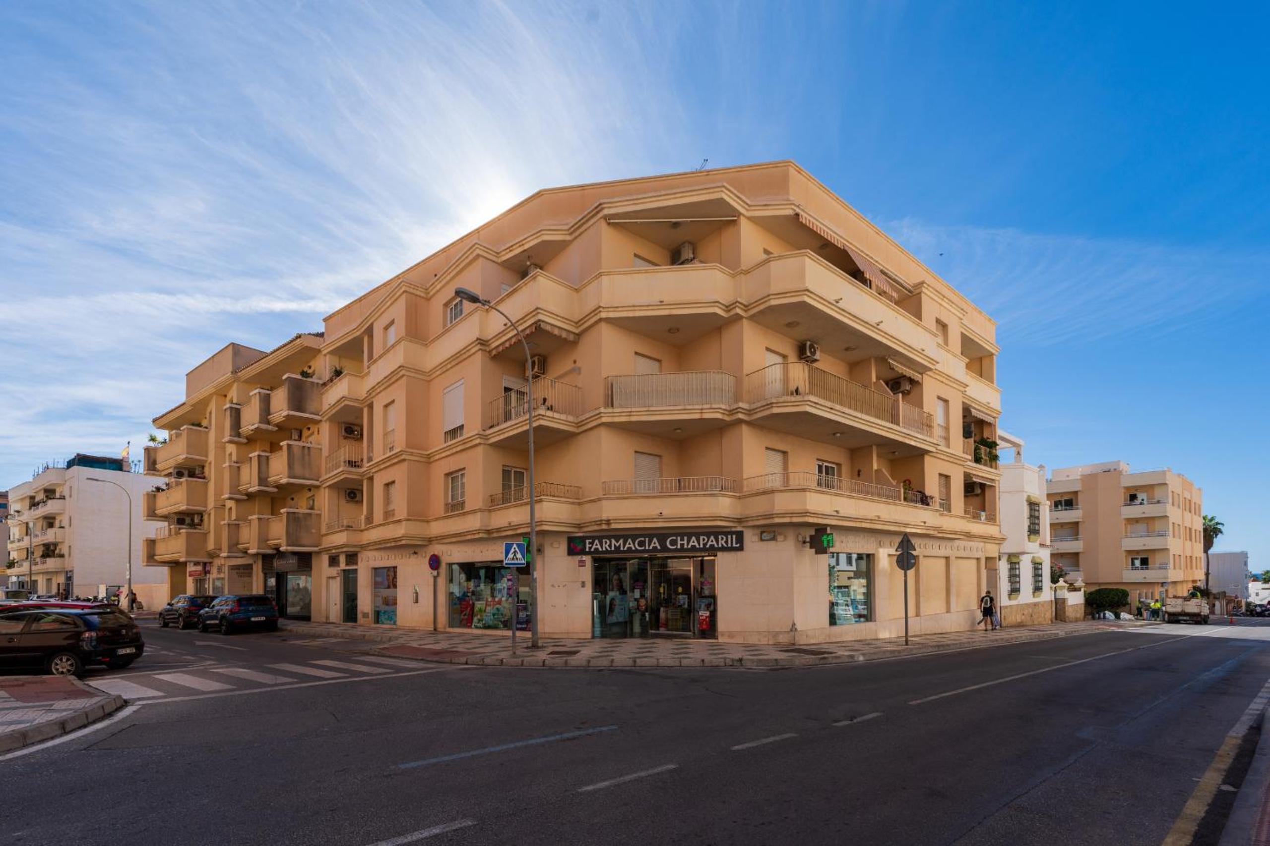 Torrecilla Urban Beach - Modern Apartment with Rooftop Pool