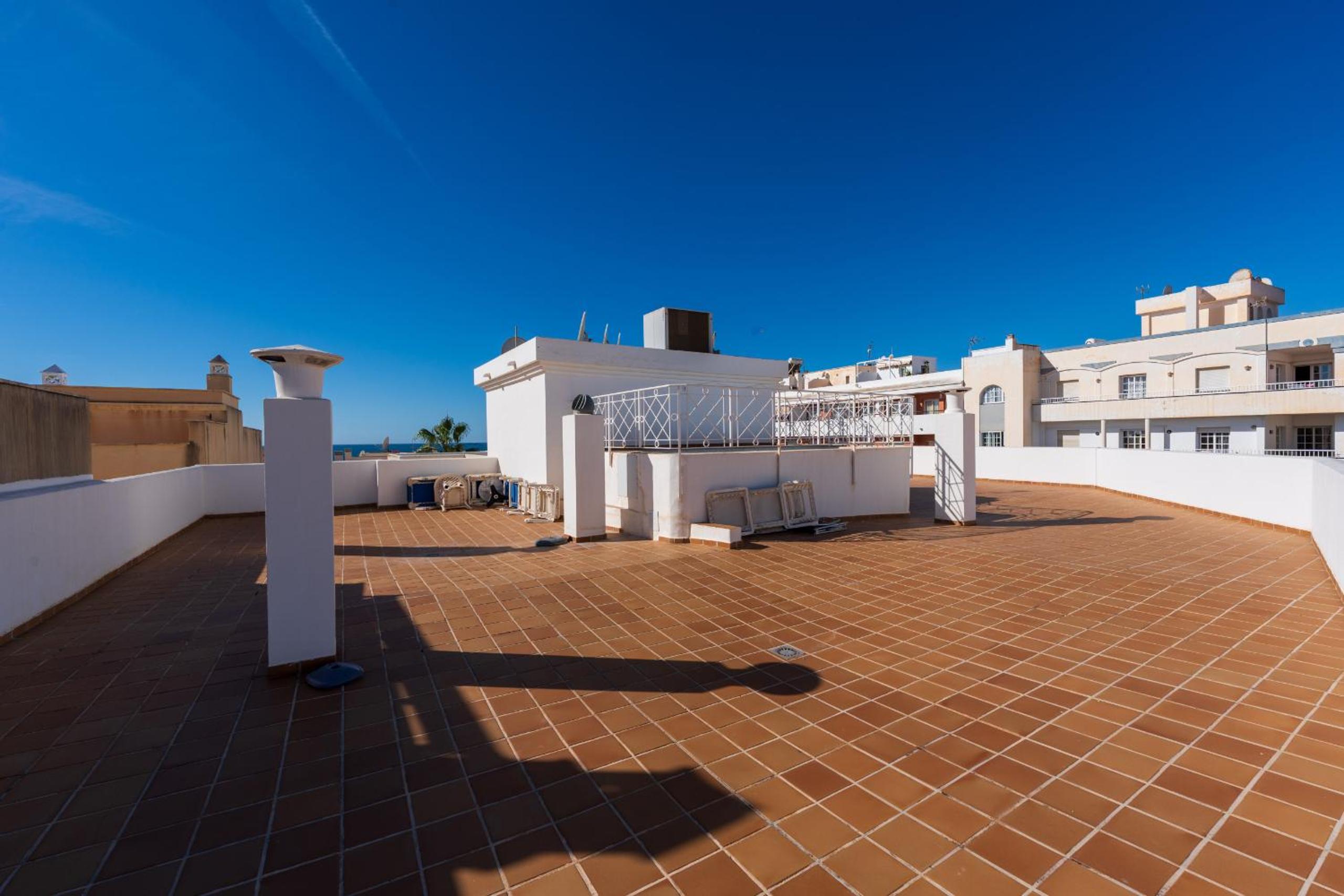 Torrecilla Urban Beach - Modern Apartment with Rooftop Pool