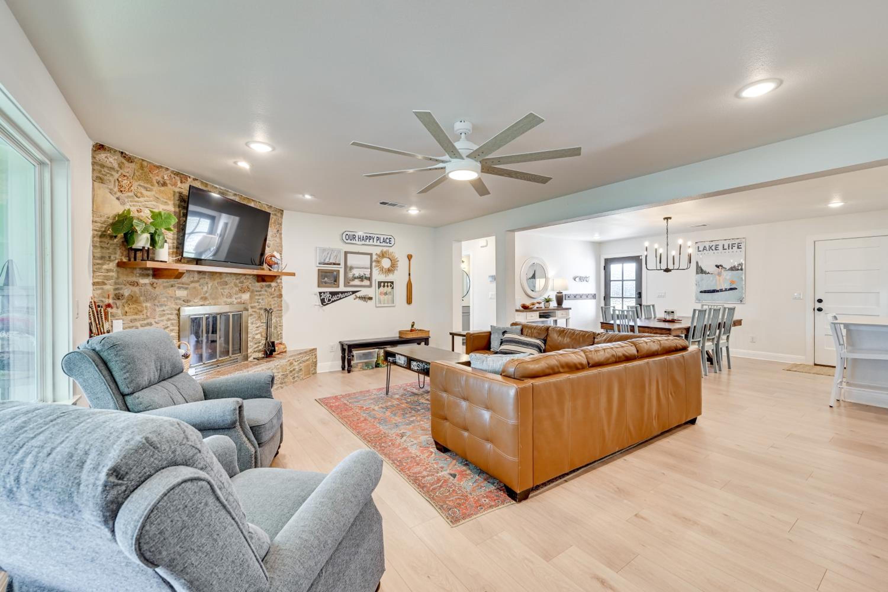 Modern, Spacious! Lake Buchanan Retreat with Hot Tub