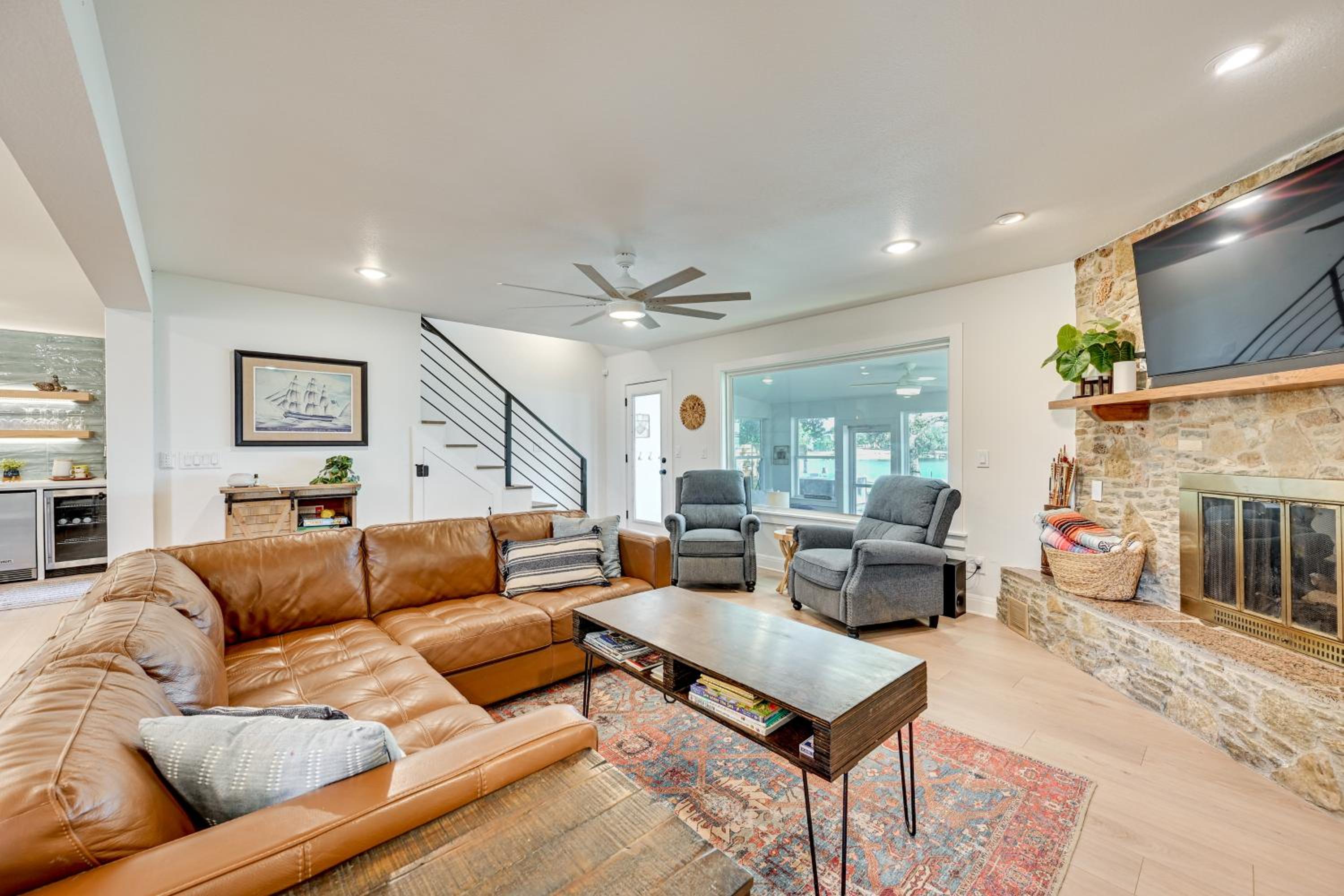 Modern, Spacious! Lake Buchanan Retreat with Hot Tub
