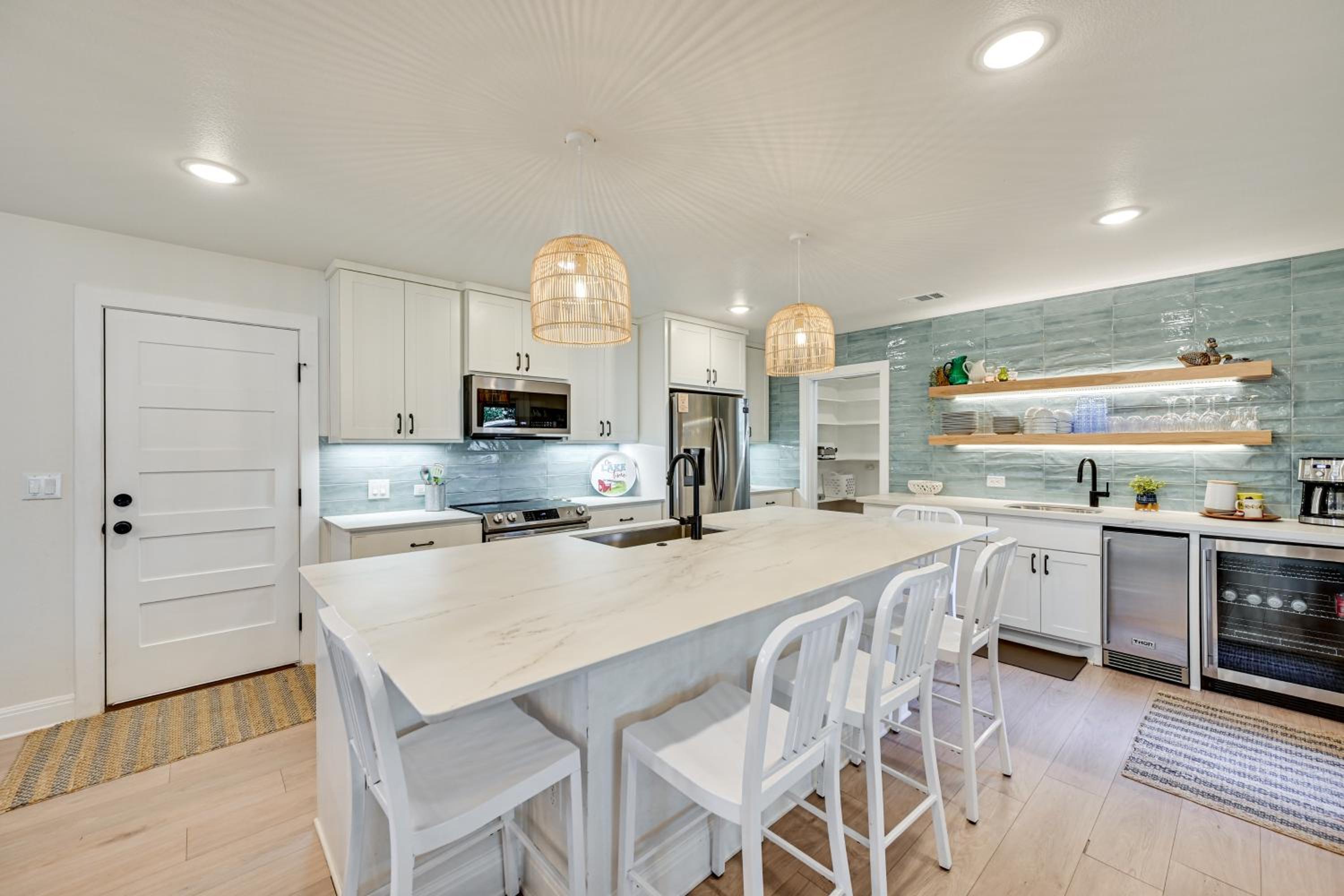 Modern, Spacious! Lake Buchanan Retreat with Hot Tub