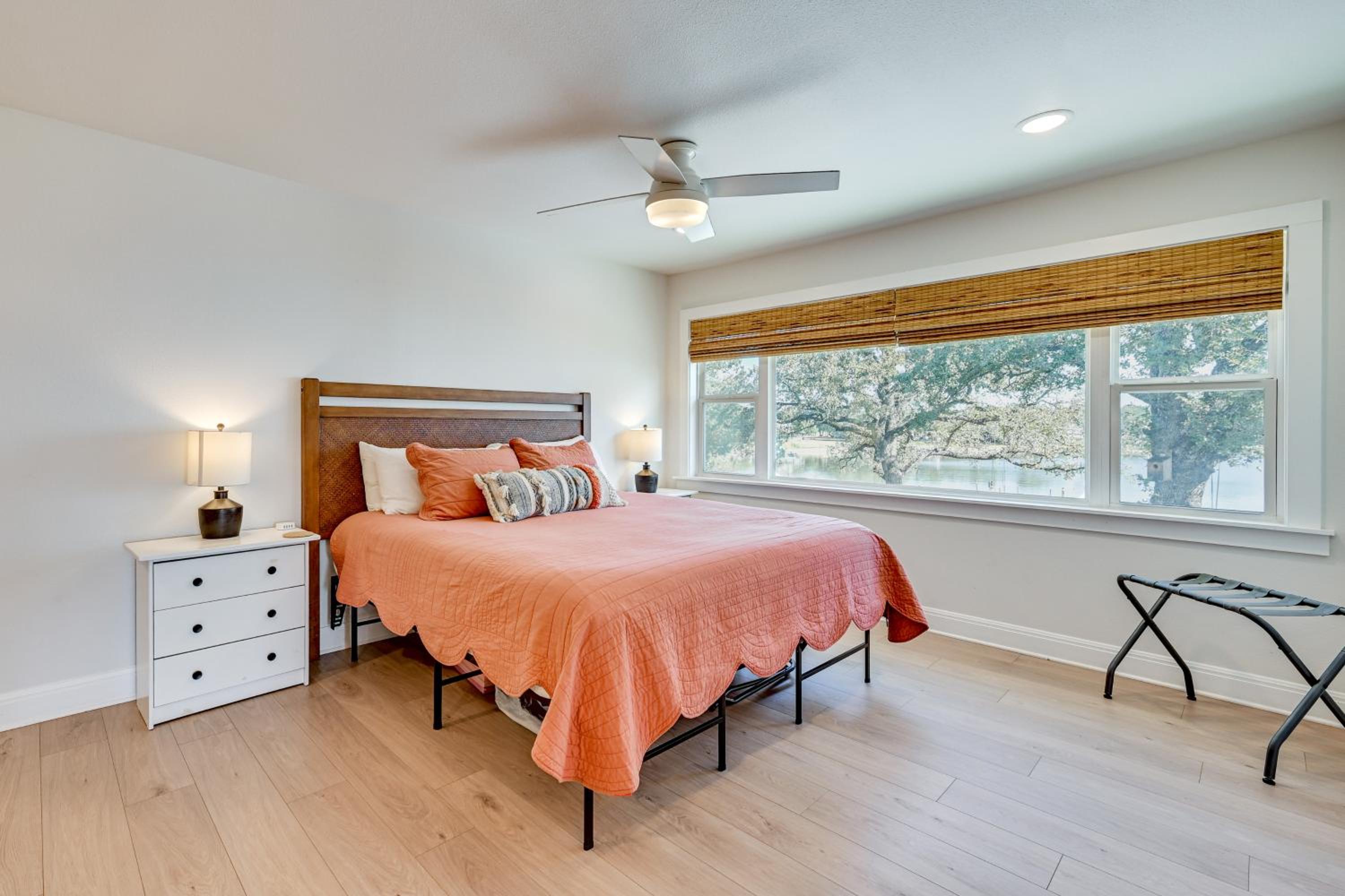Modern, Spacious! Lake Buchanan Retreat with Hot Tub