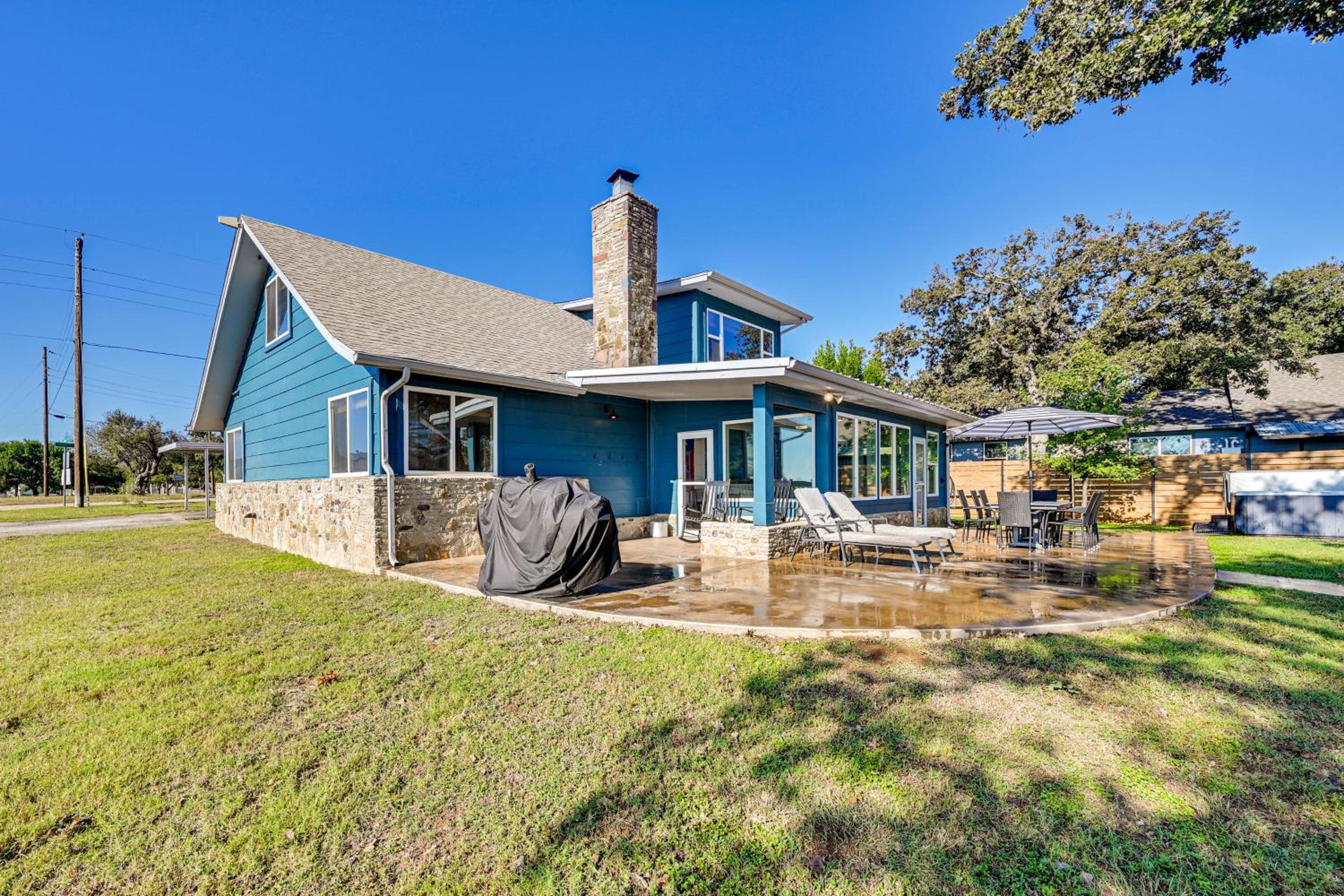 Modern, Spacious! Lake Buchanan Retreat with Hot Tub