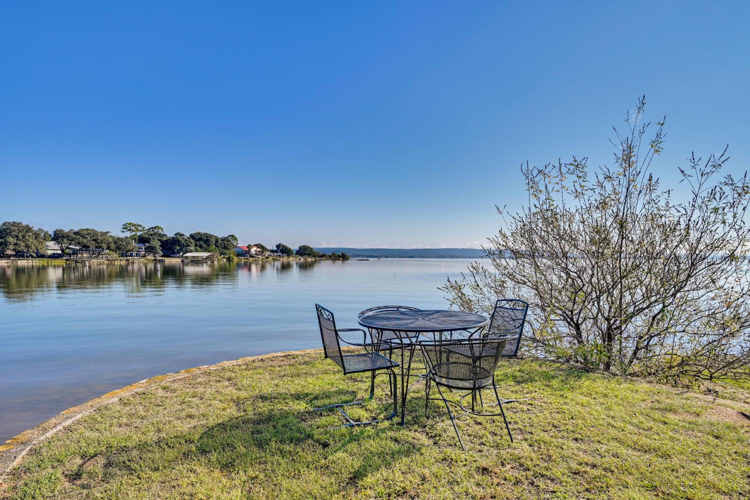 Modern, Spacious! Lake Buchanan Retreat with Hot Tub