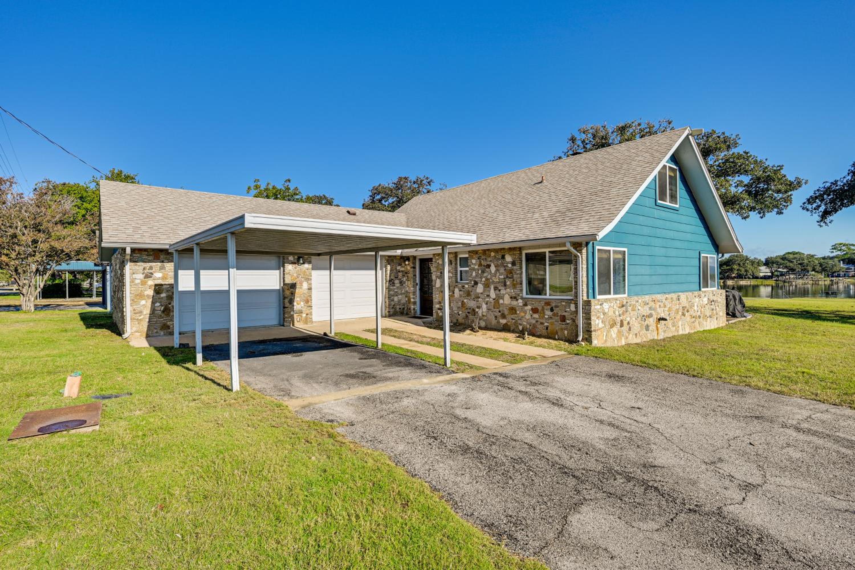 Modern, Spacious! Lake Buchanan Retreat with Hot Tub