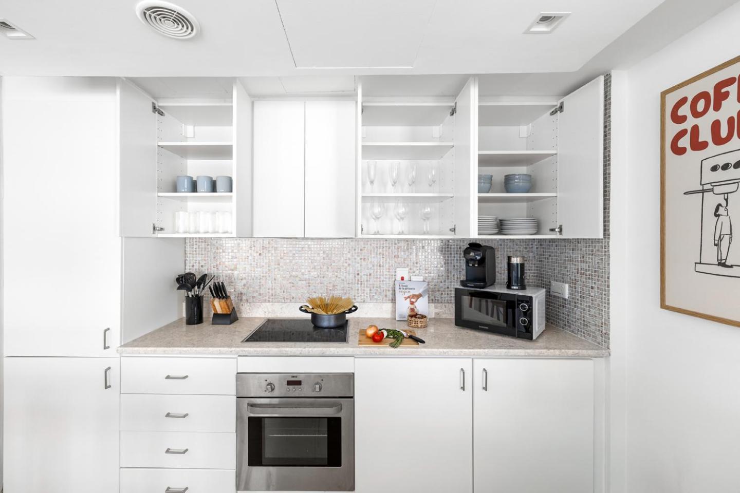 High-Floor 2BR in Dubai Marina with Balcony